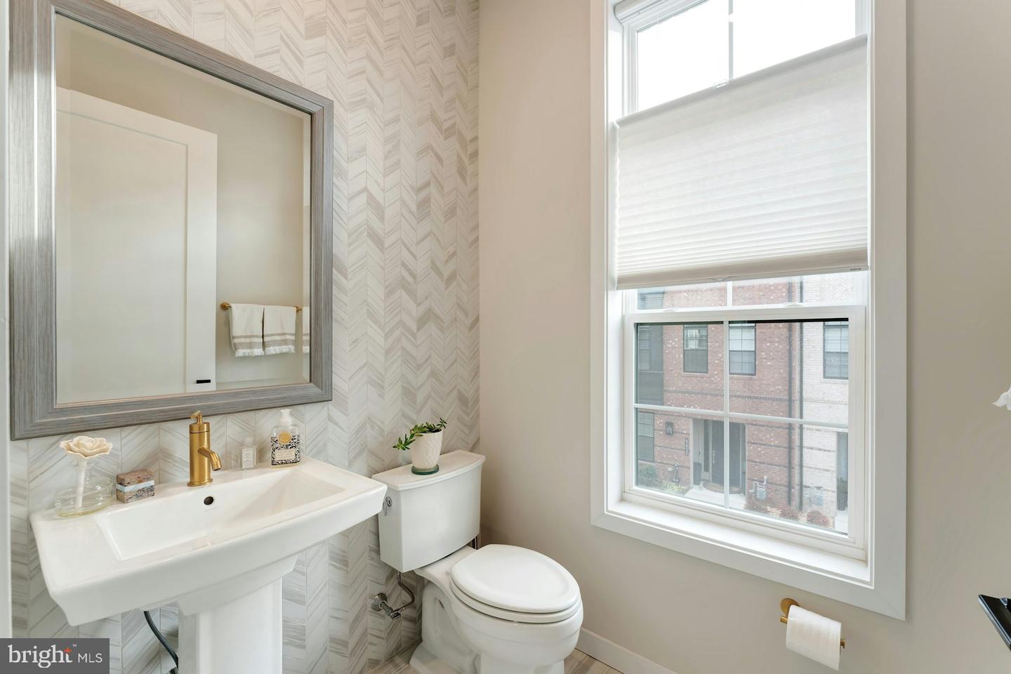 43921 HURLEYS HUNT TER, ASHBURN, Virginia 20147, 4 Bedrooms Bedrooms, ,3 BathroomsBathrooms,Residential,For sale,43921 HURLEYS HUNT TER,VALO2113054 MLS # VALO2113054