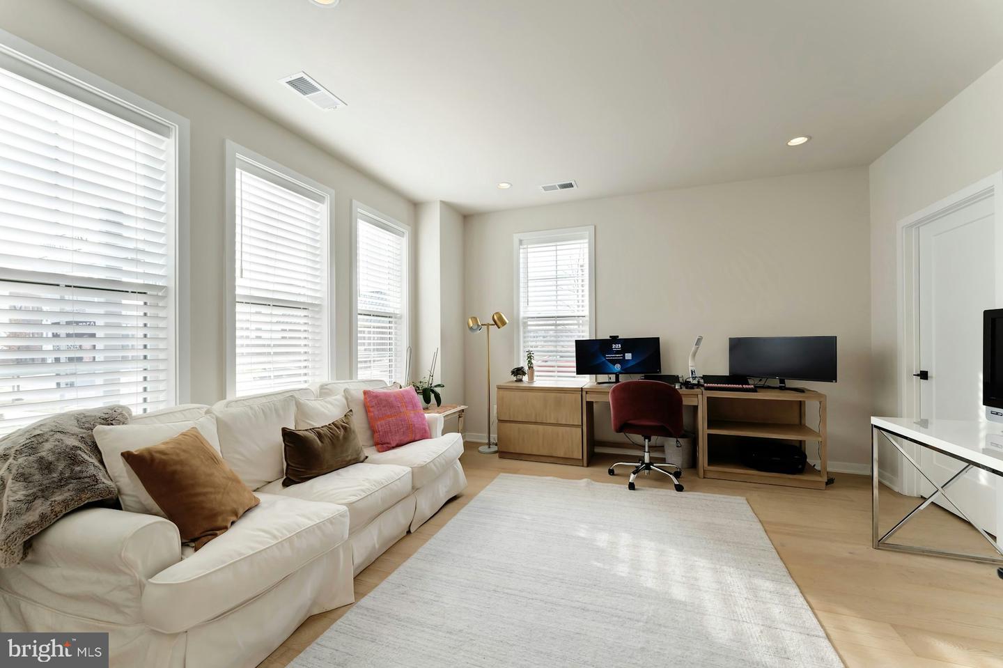 43921 HURLEYS HUNT TER, ASHBURN, Virginia 20147, 4 Bedrooms Bedrooms, ,3 BathroomsBathrooms,Residential,For sale,43921 HURLEYS HUNT TER,VALO2113054 MLS # VALO2113054