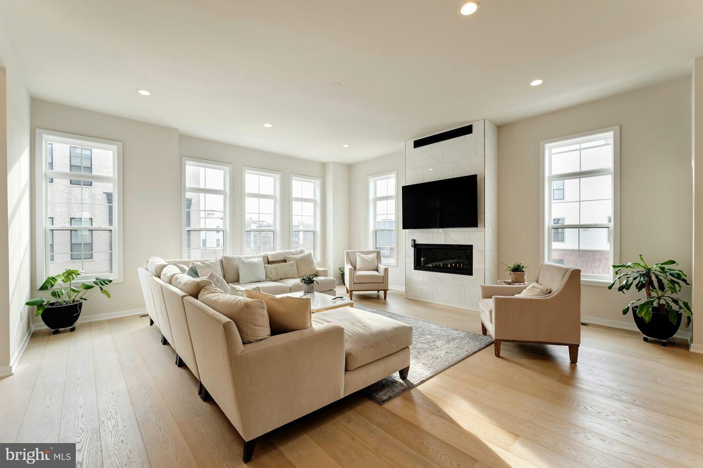 43921 HURLEYS HUNT TER, ASHBURN, Virginia 20147, 4 Bedrooms Bedrooms, ,3 BathroomsBathrooms,Residential,For sale,43921 HURLEYS HUNT TER,VALO2113054 MLS # VALO2113054