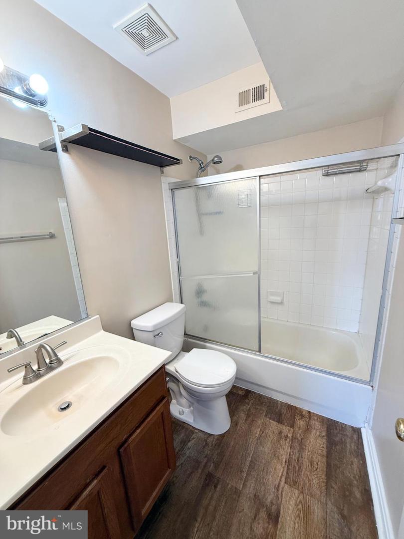 9211 AZURE CT #202, MANASSAS, Virginia 20110, 2 Bedrooms Bedrooms, 4 Rooms Rooms,2 BathroomsBathrooms,Residential,For sale,9211 AZURE CT #202,VAMN2009862 MLS # VAMN2009862