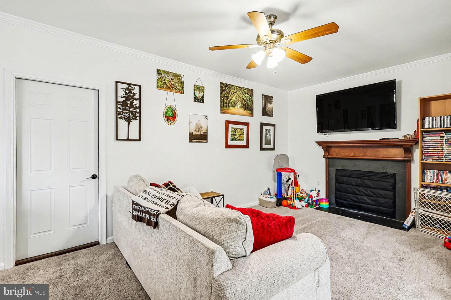 12807 LADY FAIRFAX CIR, HERNDON, Virginia 20170, 3 Bedrooms Bedrooms, 7 Rooms Rooms,2 BathroomsBathrooms,Residential,For sale,12807 LADY FAIRFAX CIR,VAFX2283598 MLS # VAFX2283598