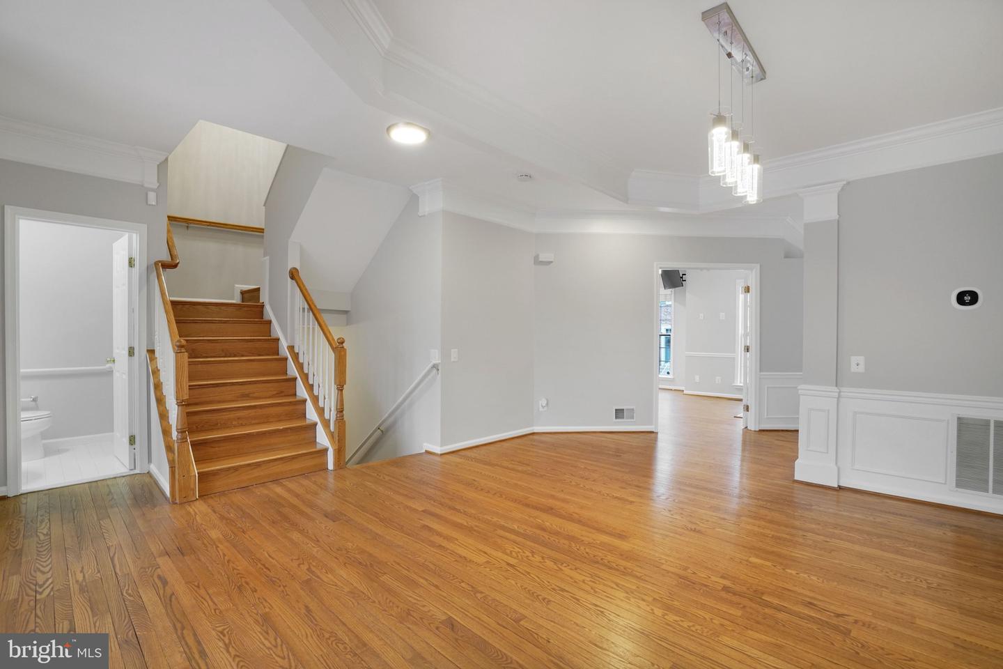 6142 MANCHESTER PARK CIR, ALEXANDRIA, Virginia 22310, 4 Bedrooms Bedrooms, ,3 BathroomsBathrooms,Residential,For sale,6142 MANCHESTER PARK CIR,VAFX2283698 MLS # VAFX2283698