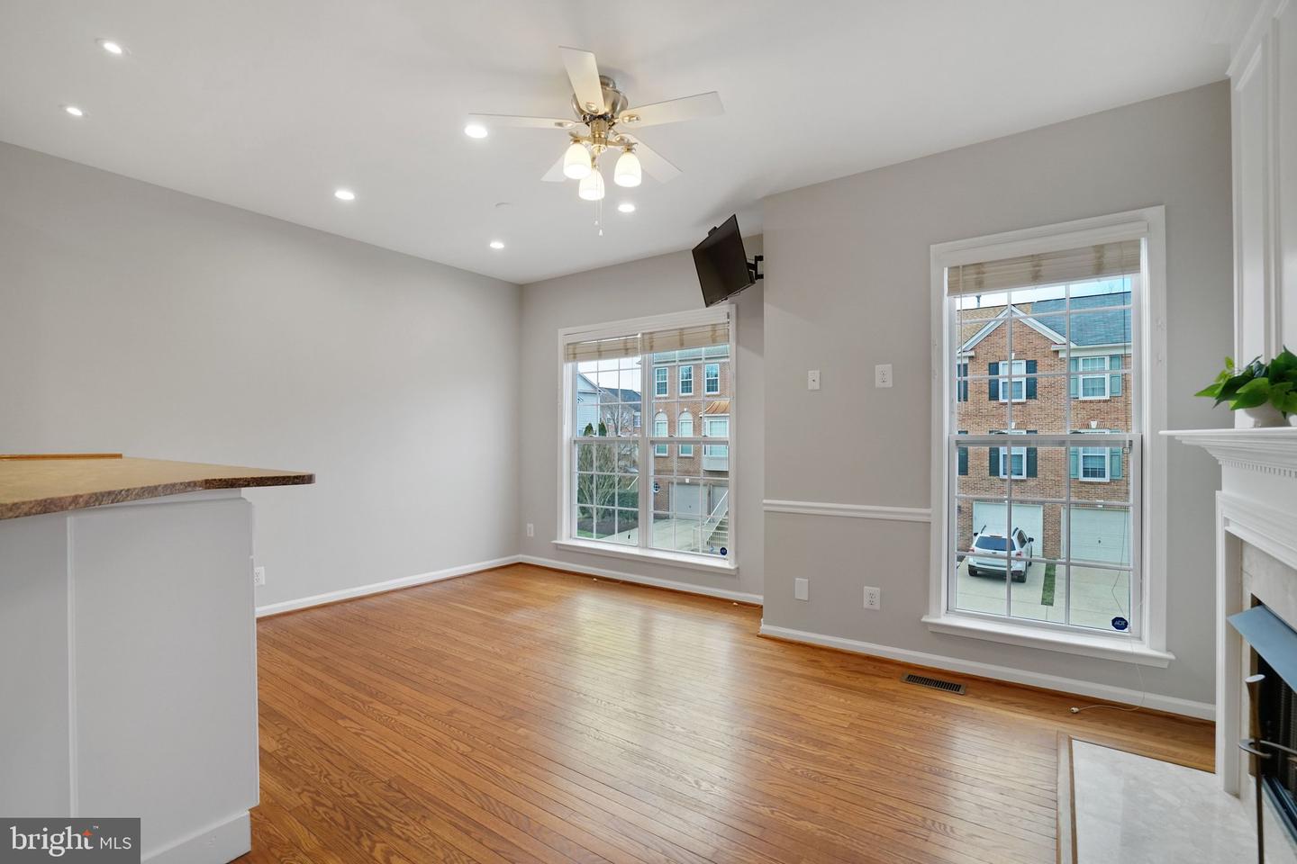 6142 MANCHESTER PARK CIR, ALEXANDRIA, Virginia 22310, 4 Bedrooms Bedrooms, ,3 BathroomsBathrooms,Residential,For sale,6142 MANCHESTER PARK CIR,VAFX2283698 MLS # VAFX2283698