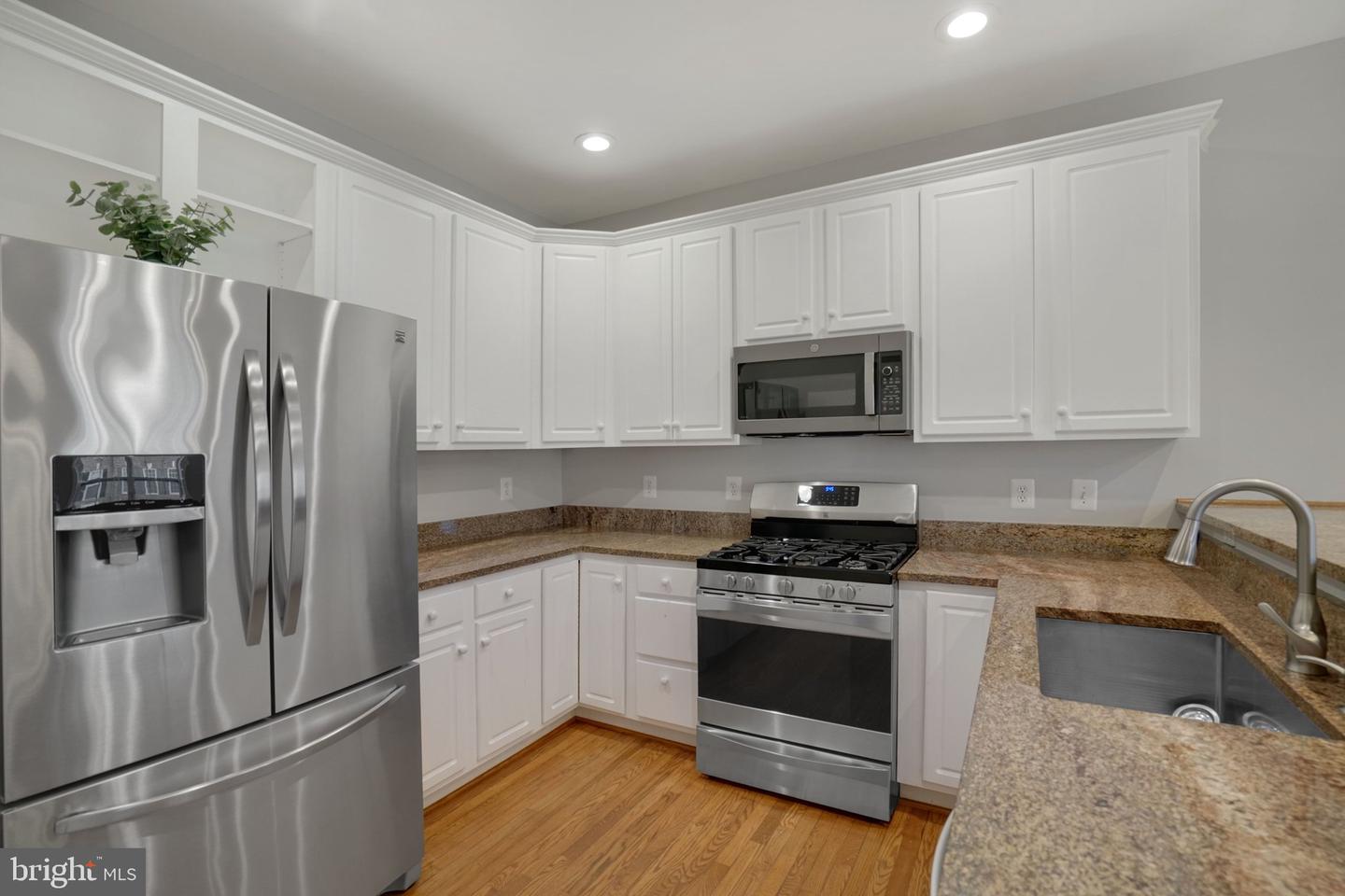 6142 MANCHESTER PARK CIR, ALEXANDRIA, Virginia 22310, 4 Bedrooms Bedrooms, ,3 BathroomsBathrooms,Residential,For sale,6142 MANCHESTER PARK CIR,VAFX2283698 MLS # VAFX2283698