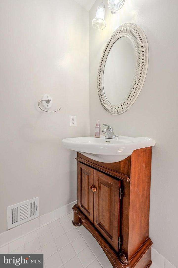 156 MEADOWVIEW LN, WARRENTON, Virginia 20186, 4 Bedrooms Bedrooms, ,3 BathroomsBathrooms,Residential,For sale,156 MEADOWVIEW LN,VAFQ2020020 MLS # VAFQ2020020 156 MEADOWVIEW LN, WARRENTON, Virginia 20186, 4 Bedrooms Bedrooms, ,3 BathroomsBathrooms,Residential,For sale,156 MEADOWVIEW LN,VAFQ2020020 MLS # VAFQ2020020