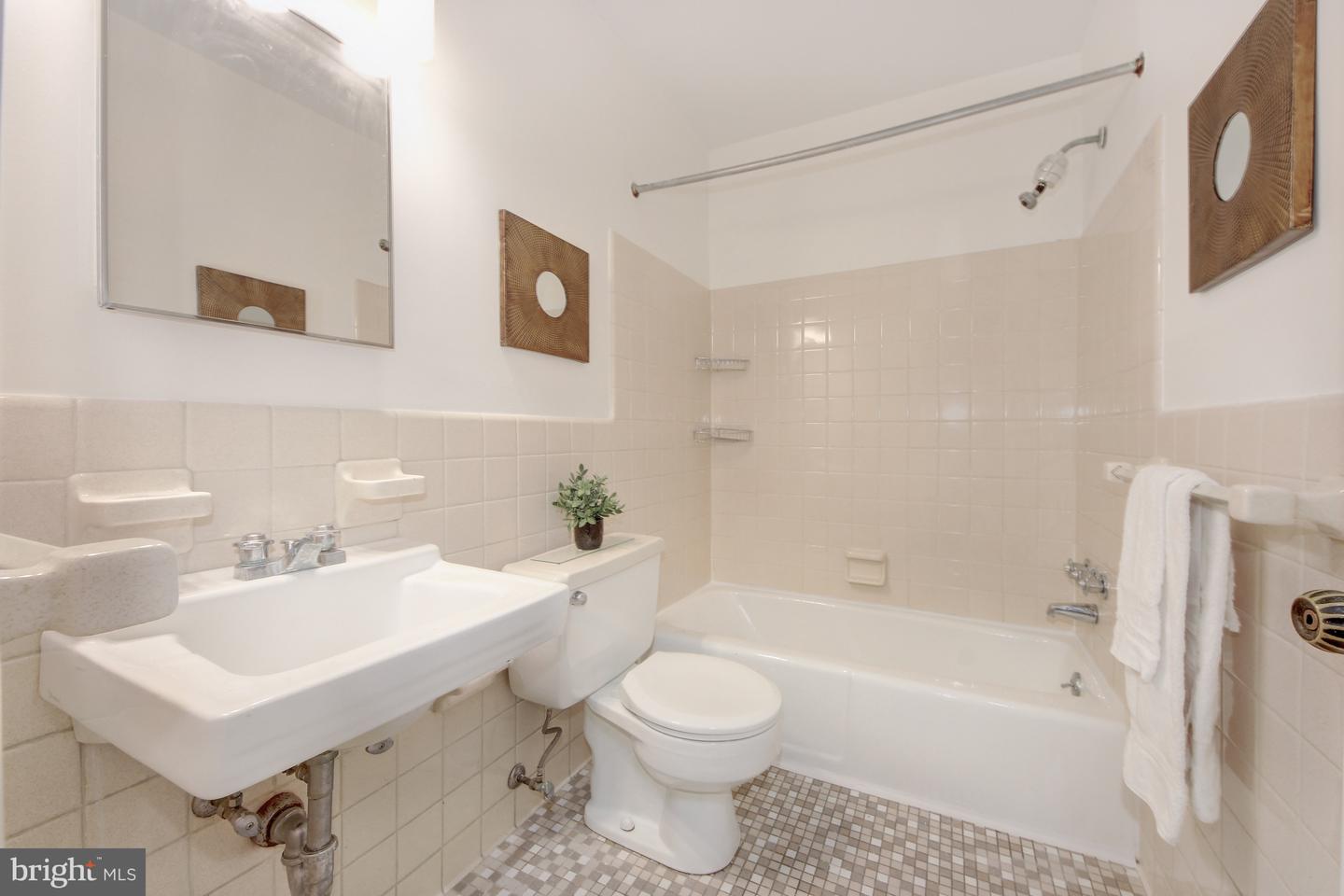 5814 MACARTHUR BLVD NW, WASHINGTON, District Of Columbia 20016, 3 Bedrooms Bedrooms, ,2 BathroomsBathrooms,Residential,For sale,5814 MACARTHUR BLVD NW,DCDC2239796 MLS # DCDC2239796