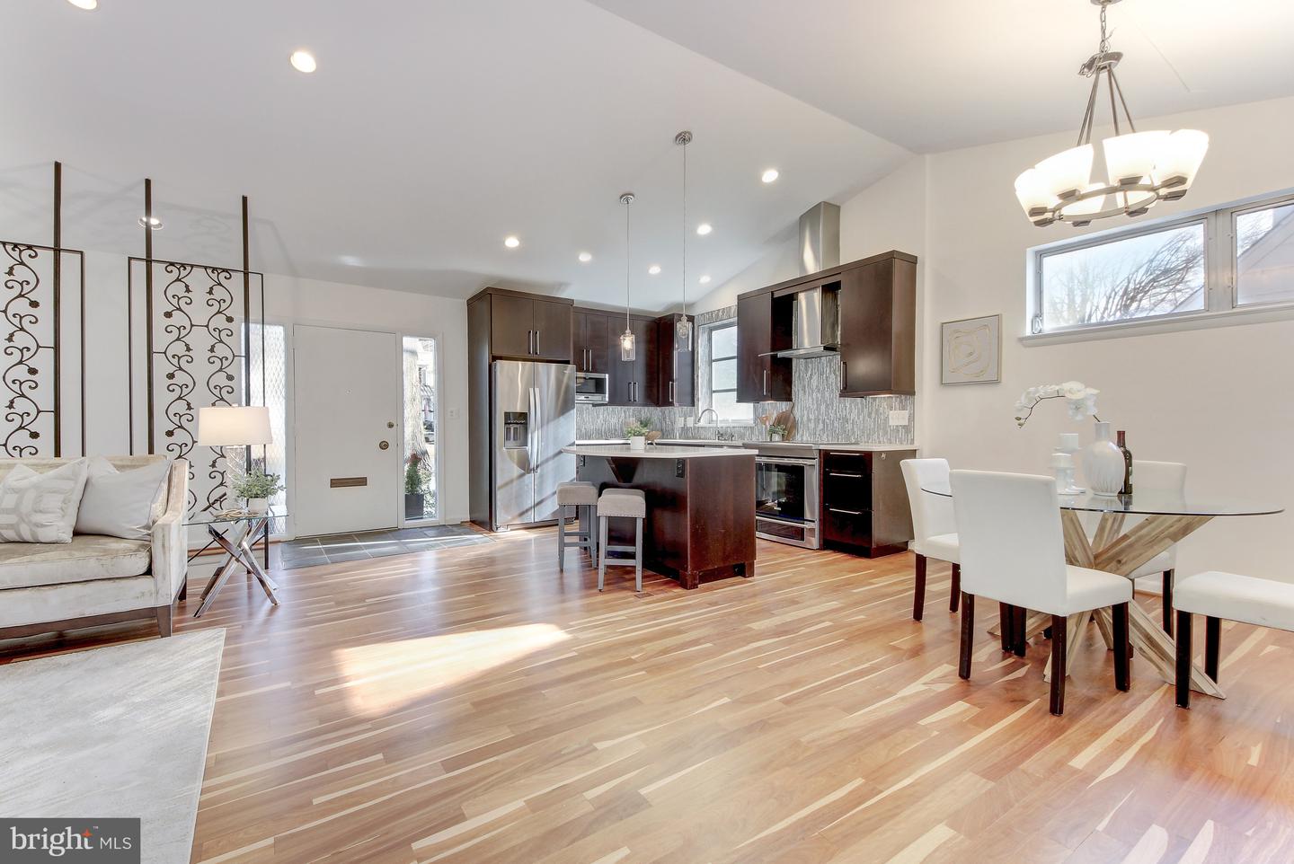 5814 MACARTHUR BLVD NW, WASHINGTON, District Of Columbia 20016, 3 Bedrooms Bedrooms, ,2 BathroomsBathrooms,Residential,For sale,5814 MACARTHUR BLVD NW,DCDC2239796 MLS # DCDC2239796