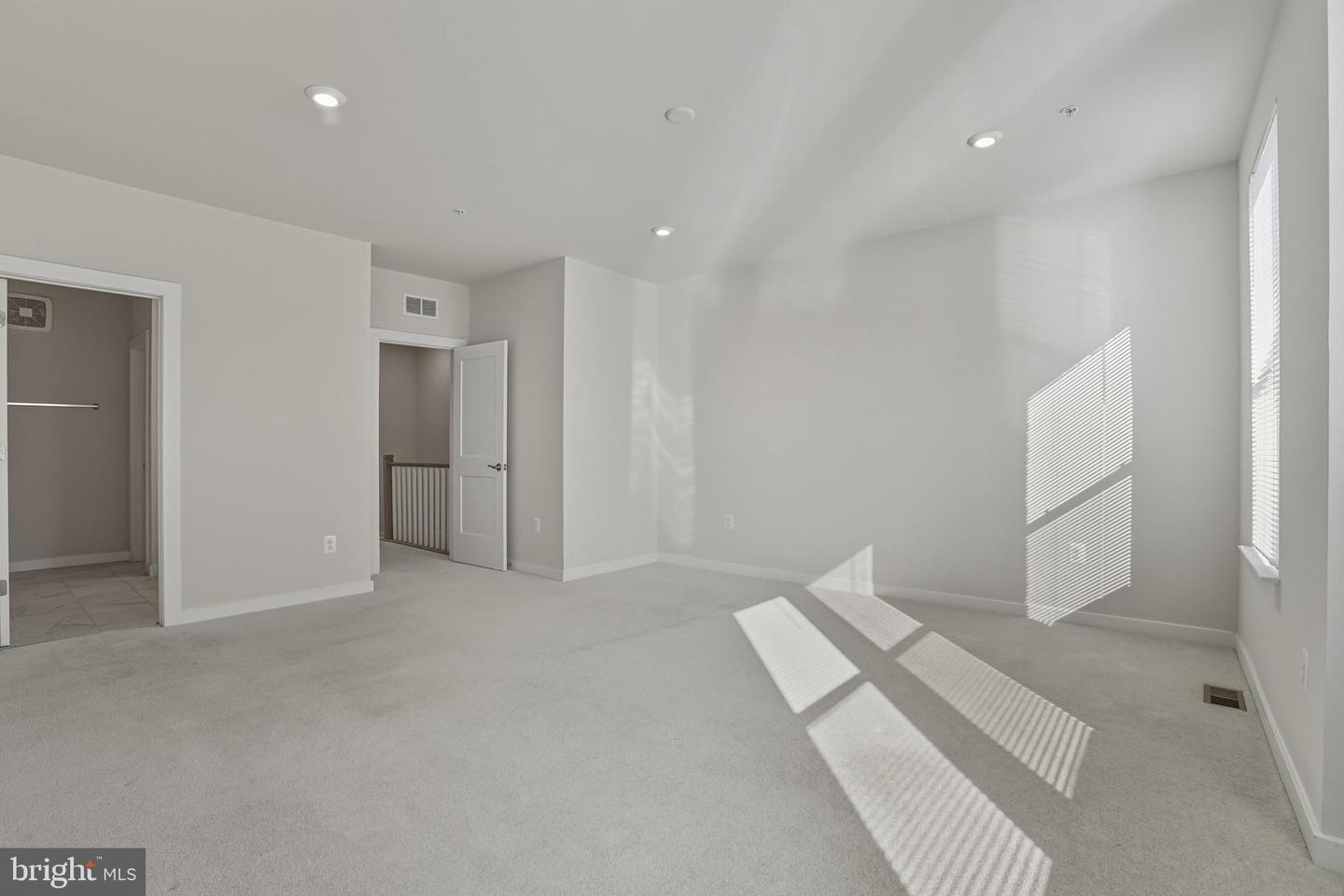 20280 NEWFOUNDLAND SQ, ASHBURN, Virginia 20147, 2 Bedrooms Bedrooms, ,2 BathroomsBathrooms,Residential,For sale,20280 NEWFOUNDLAND SQ,VALO2113478 MLS # VALO2113478