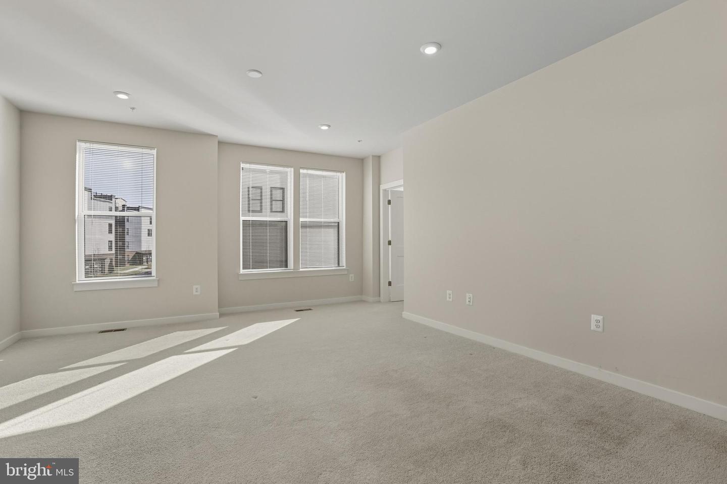 20280 NEWFOUNDLAND SQ, ASHBURN, Virginia 20147, 2 Bedrooms Bedrooms, ,2 BathroomsBathrooms,Residential,For sale,20280 NEWFOUNDLAND SQ,VALO2113478 MLS # VALO2113478