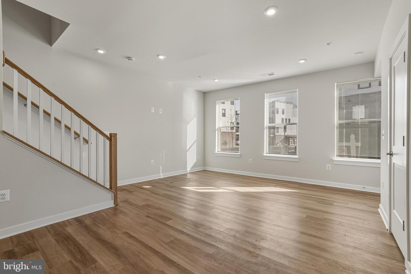 20280 NEWFOUNDLAND SQ, ASHBURN, Virginia 20147, 2 Bedrooms Bedrooms, ,2 BathroomsBathrooms,Residential,For sale,20280 NEWFOUNDLAND SQ,VALO2113478 MLS # VALO2113478