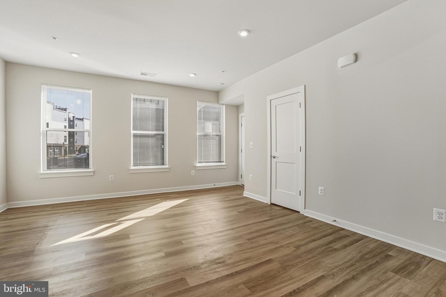 20280 NEWFOUNDLAND SQ, ASHBURN, Virginia 20147, 2 Bedrooms Bedrooms, ,2 BathroomsBathrooms,Residential,For sale,20280 NEWFOUNDLAND SQ,VALO2113478 MLS # VALO2113478