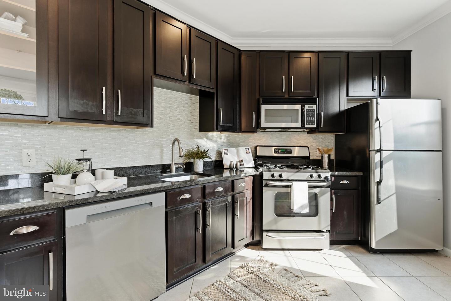 2465 ARMY NAVY DR #1-211, ARLINGTON, Virginia 22206, 3 Bedrooms Bedrooms, ,2 BathroomsBathrooms,Residential,For sale,2465 ARMY NAVY DR #1-211,VAAR2067476 MLS # VAAR2067476