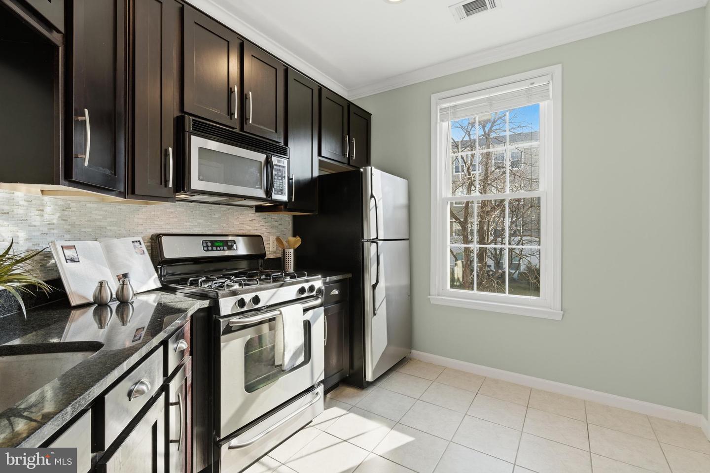 2465 ARMY NAVY DR #1-211, ARLINGTON, Virginia 22206, 3 Bedrooms Bedrooms, ,2 BathroomsBathrooms,Residential,For sale,2465 ARMY NAVY DR #1-211,VAAR2067476 MLS # VAAR2067476