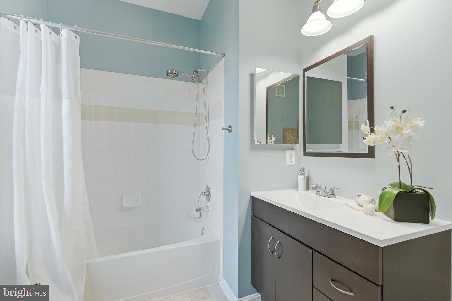 2465 ARMY NAVY DR #1-211, ARLINGTON, Virginia 22206, 3 Bedrooms Bedrooms, ,2 BathroomsBathrooms,Residential,For sale,2465 ARMY NAVY DR #1-211,VAAR2067476 MLS # VAAR2067476