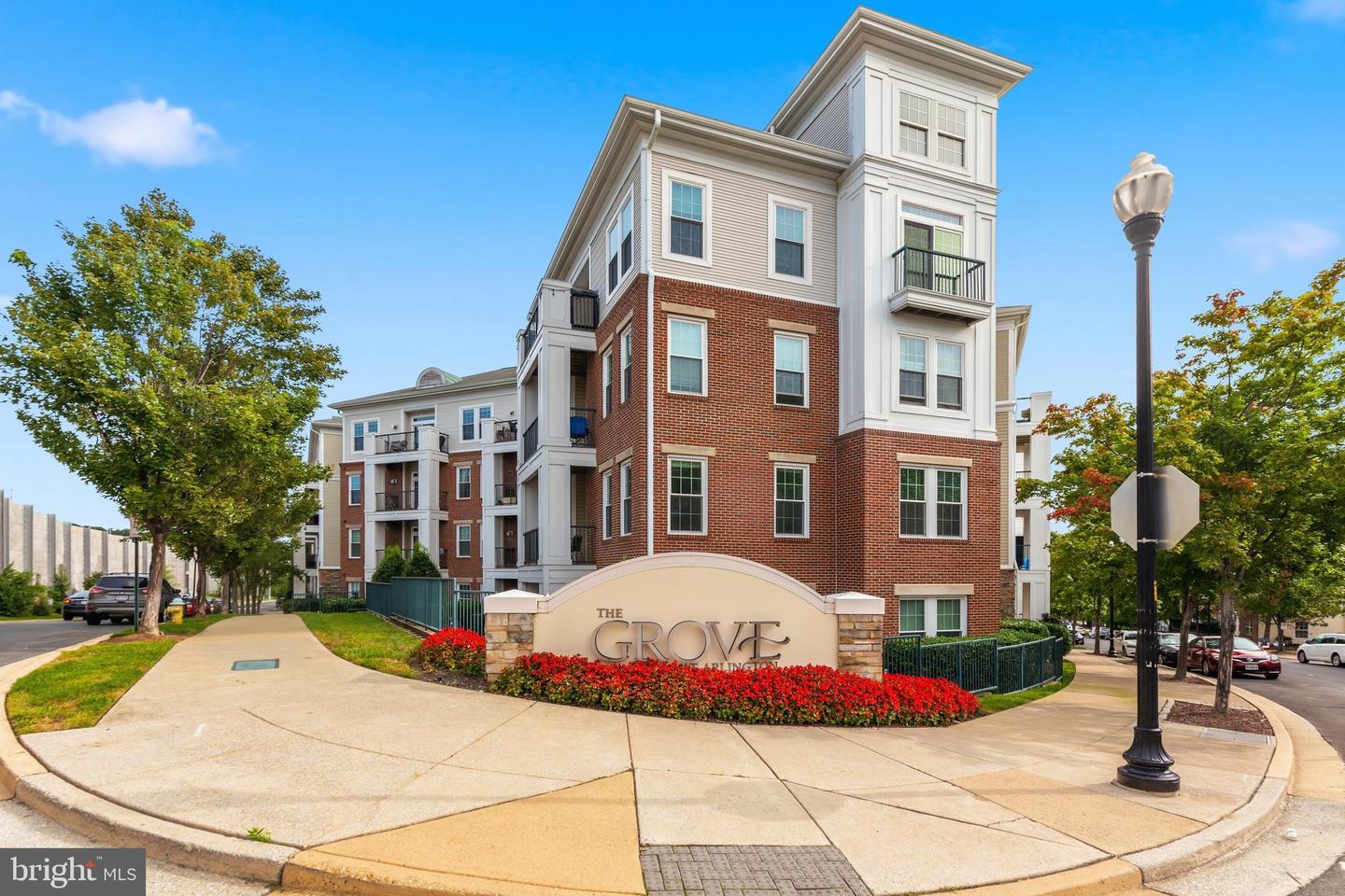 2465 ARMY NAVY DR #1-211, ARLINGTON, Virginia 22206, 3 Bedrooms Bedrooms, ,2 BathroomsBathrooms,Residential,For sale,2465 ARMY NAVY DR #1-211,VAAR2067476 MLS # VAAR2067476