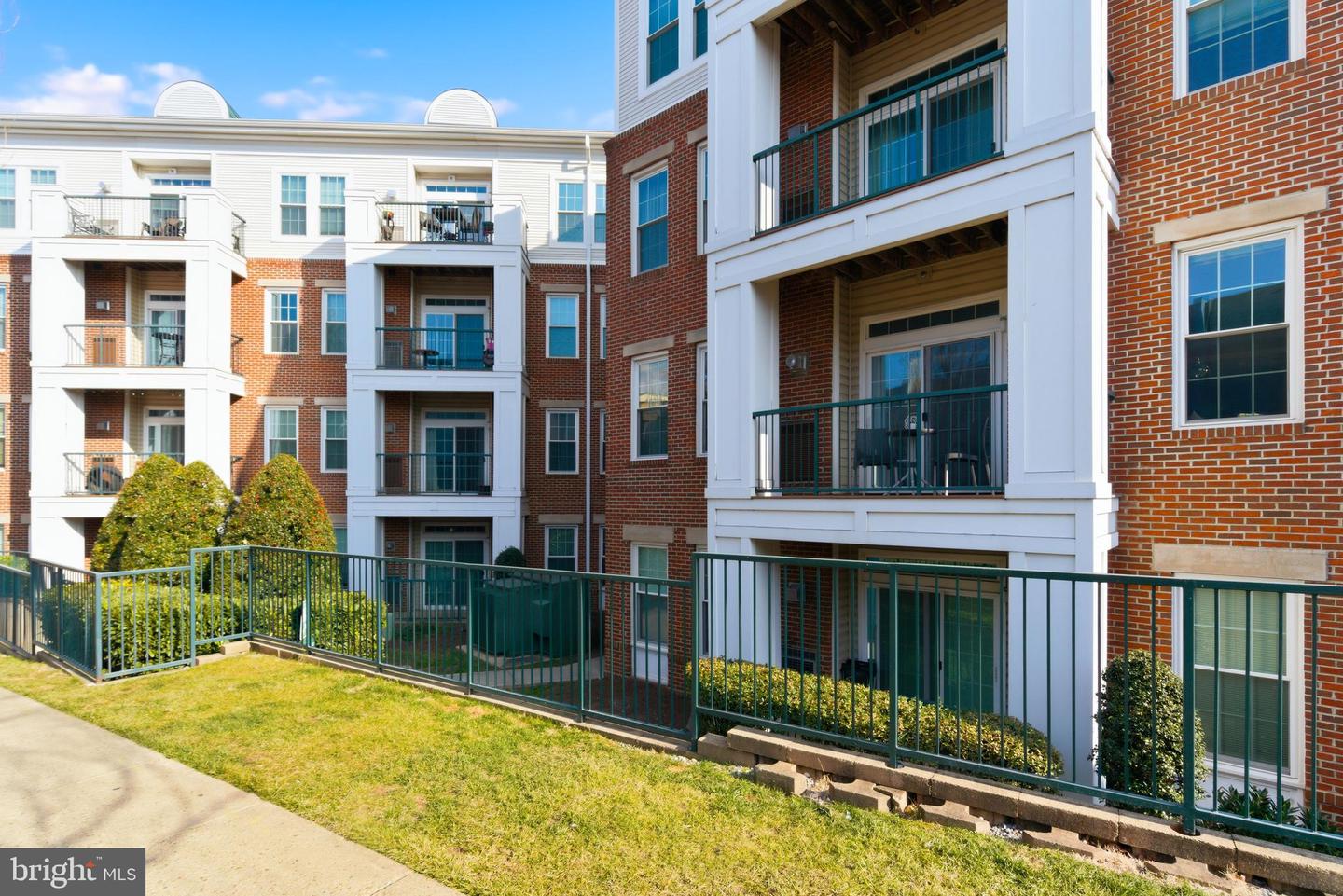2465 ARMY NAVY DR #1-211, ARLINGTON, Virginia 22206, 3 Bedrooms Bedrooms, ,2 BathroomsBathrooms,Residential,For sale,2465 ARMY NAVY DR #1-211,VAAR2067476 MLS # VAAR2067476