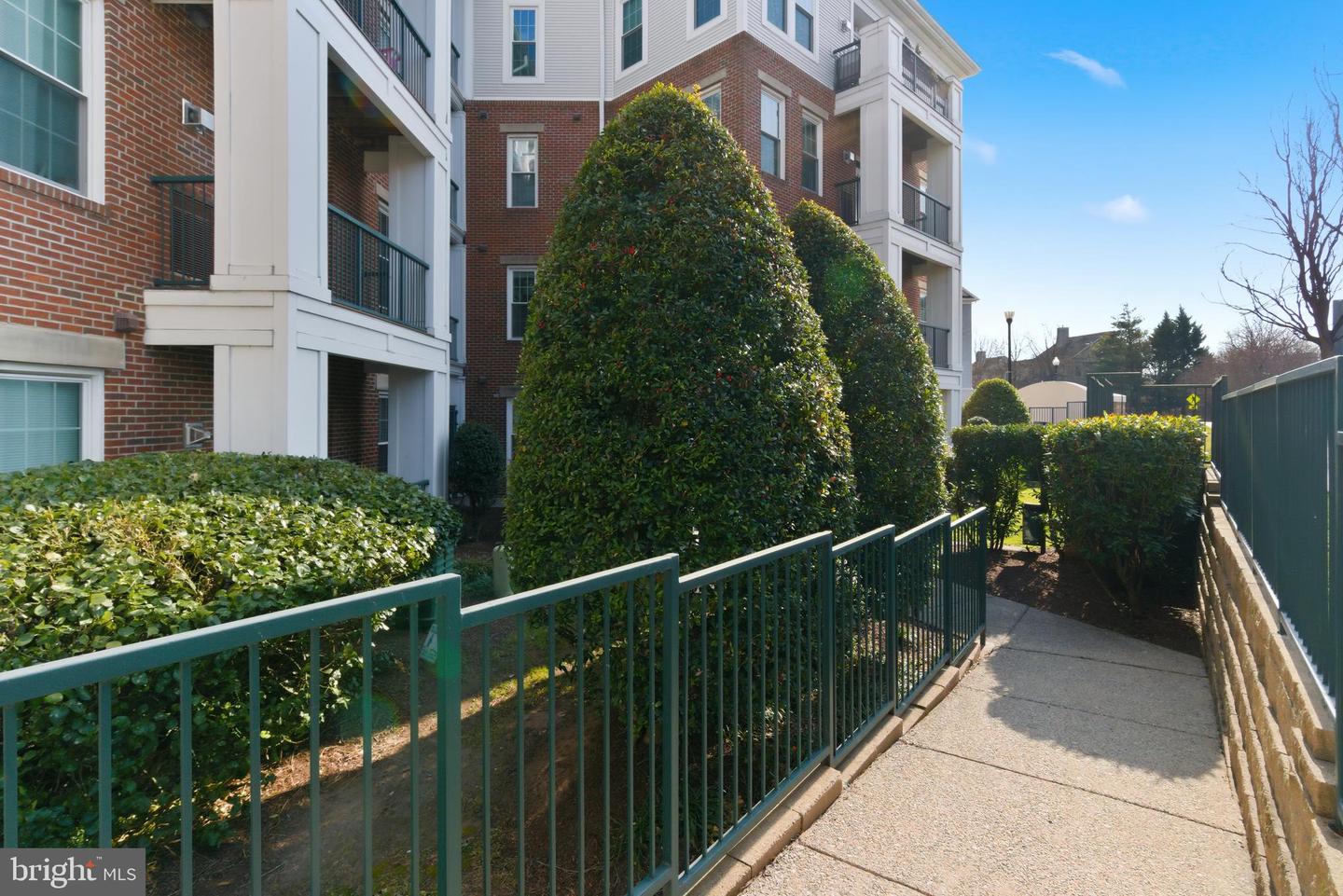 2465 ARMY NAVY DR #1-211, ARLINGTON, Virginia 22206, 3 Bedrooms Bedrooms, ,2 BathroomsBathrooms,Residential,For sale,2465 ARMY NAVY DR #1-211,VAAR2067476 MLS # VAAR2067476