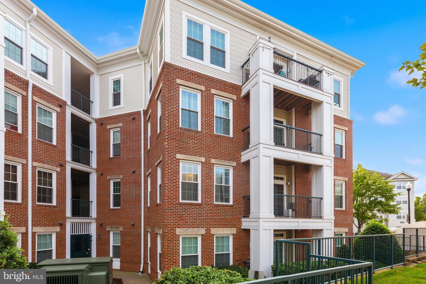2465 ARMY NAVY DR #1-211, ARLINGTON, Virginia 22206, 3 Bedrooms Bedrooms, ,2 BathroomsBathrooms,Residential,For sale,2465 ARMY NAVY DR #1-211,VAAR2067476 MLS # VAAR2067476