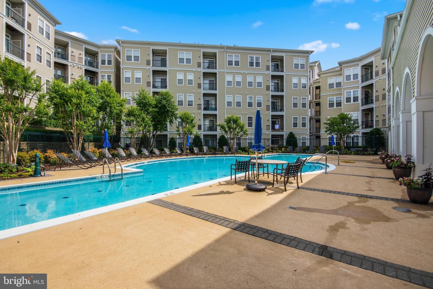 2465 ARMY NAVY DR #1-211, ARLINGTON, Virginia 22206, 3 Bedrooms Bedrooms, ,2 BathroomsBathrooms,Residential,For sale,2465 ARMY NAVY DR #1-211,VAAR2067476 MLS # VAAR2067476