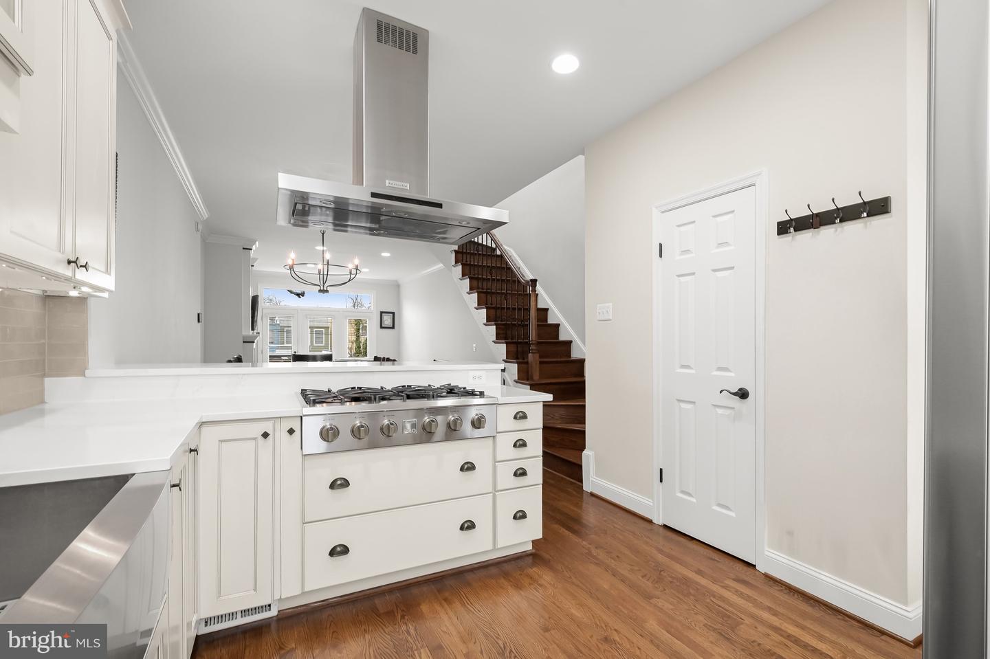 237 10TH ST SE, WASHINGTON, District Of Columbia 20003, 3 Bedrooms Bedrooms, ,2 BathroomsBathrooms,Residential,For sale,237 10TH ST SE,DCDC2240308 MLS # DCDC2240308