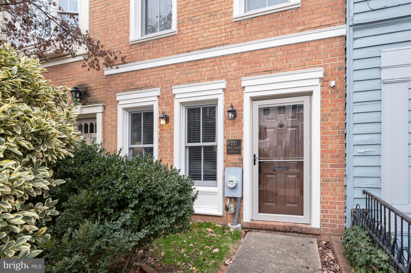 237 10TH ST SE, WASHINGTON, District Of Columbia 20003, 3 Bedrooms Bedrooms, ,2 BathroomsBathrooms,Residential,For sale,237 10TH ST SE,DCDC2240308 MLS # DCDC2240308