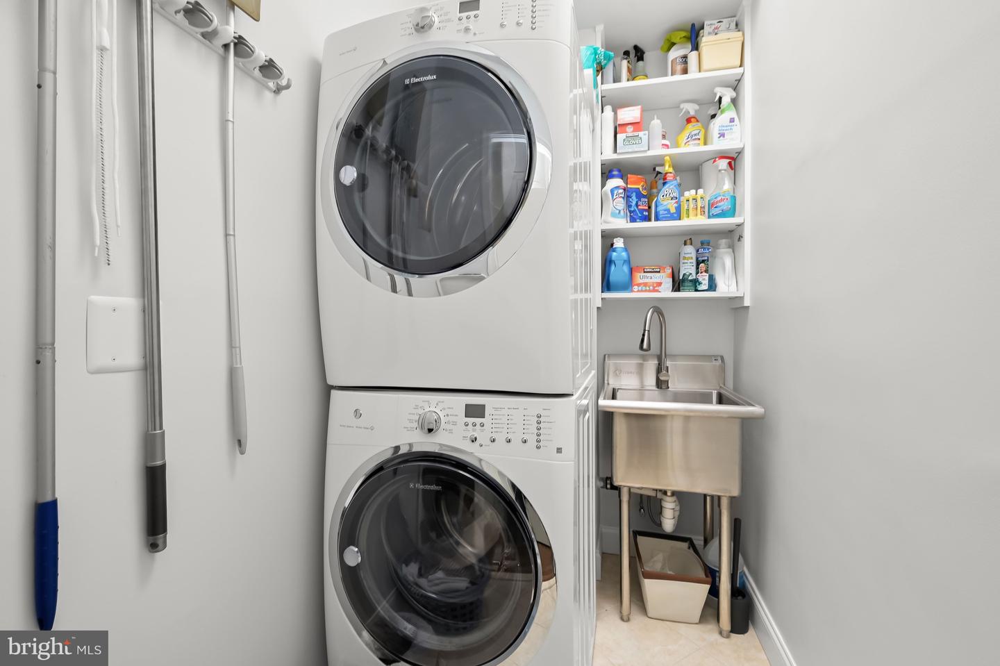 237 10TH ST SE, WASHINGTON, District Of Columbia 20003, 3 Bedrooms Bedrooms, ,2 BathroomsBathrooms,Residential,For sale,237 10TH ST SE,DCDC2240308 MLS # DCDC2240308