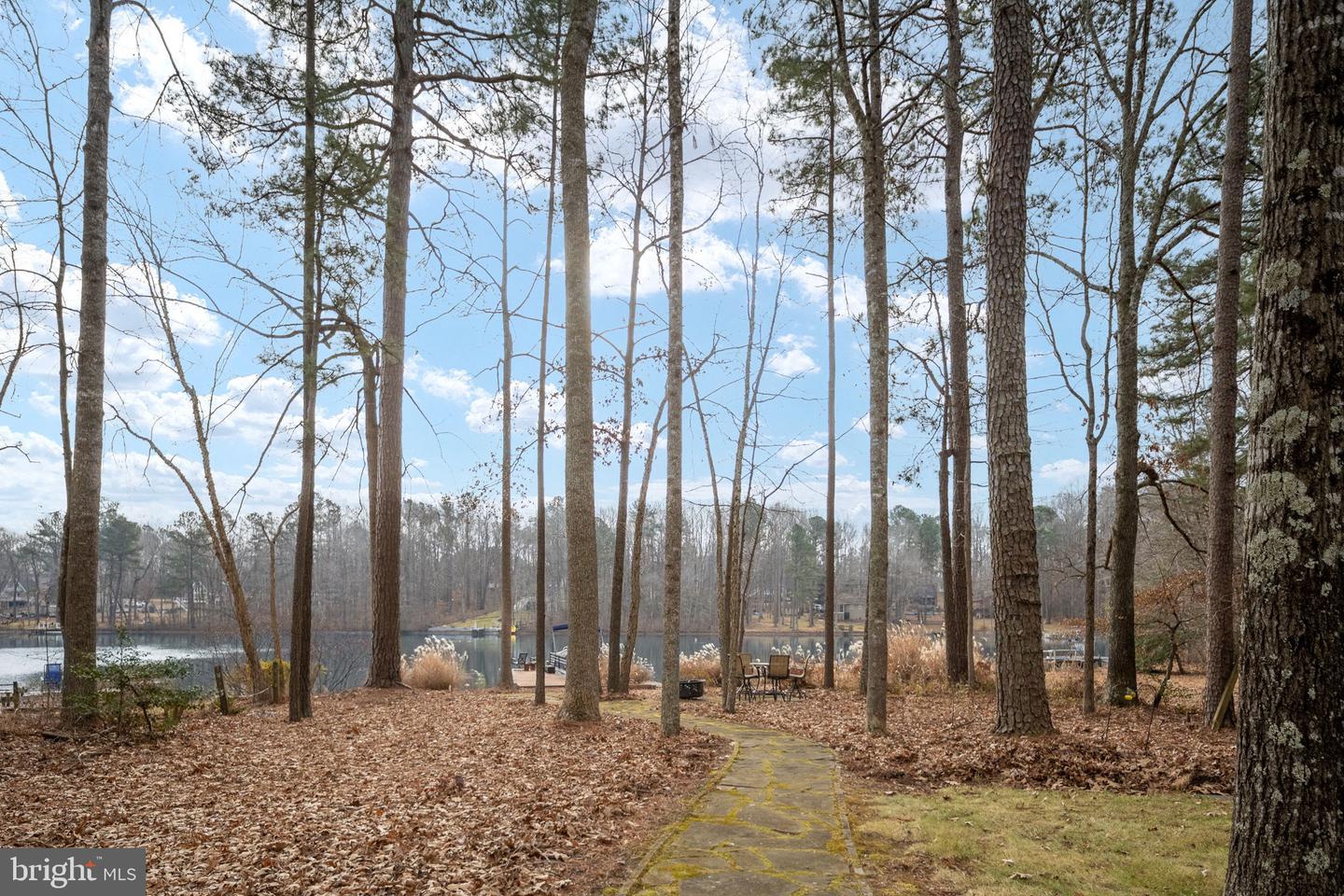 476 LAKE CAROLINE DR, RUTHER GLEN, Virginia 22546, 5 Bedrooms Bedrooms, 8 Rooms Rooms,4 BathroomsBathrooms,Residential,For sale,476 LAKE CAROLINE DR,VACV2009376 MLS # VACV2009376