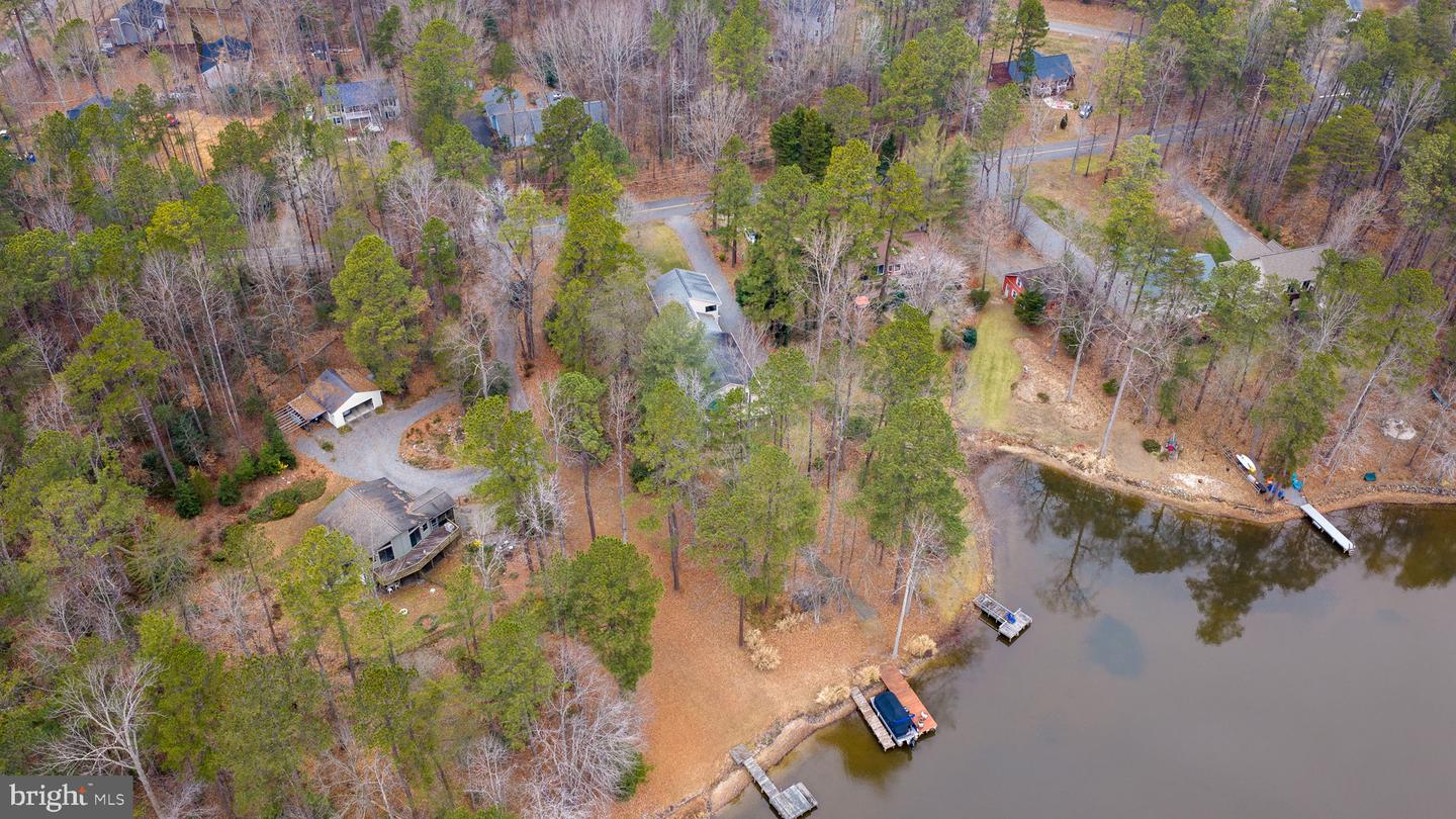 476 LAKE CAROLINE DR, RUTHER GLEN, Virginia 22546, 5 Bedrooms Bedrooms, 8 Rooms Rooms,4 BathroomsBathrooms,Residential,For sale,476 LAKE CAROLINE DR,VACV2009376 MLS # VACV2009376