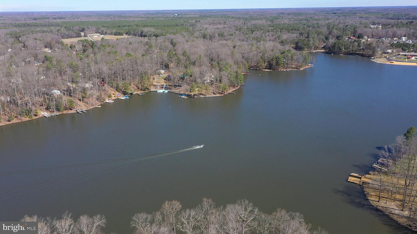 476 LAKE CAROLINE DR, RUTHER GLEN, Virginia 22546, 5 Bedrooms Bedrooms, 8 Rooms Rooms,4 BathroomsBathrooms,Residential,For sale,476 LAKE CAROLINE DR,VACV2009376 MLS # VACV2009376