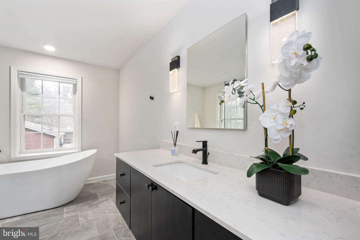 476 LAKE CAROLINE DR, RUTHER GLEN, Virginia 22546, 5 Bedrooms Bedrooms, 8 Rooms Rooms,4 BathroomsBathrooms,Residential,For sale,476 LAKE CAROLINE DR,VACV2009376 MLS # VACV2009376