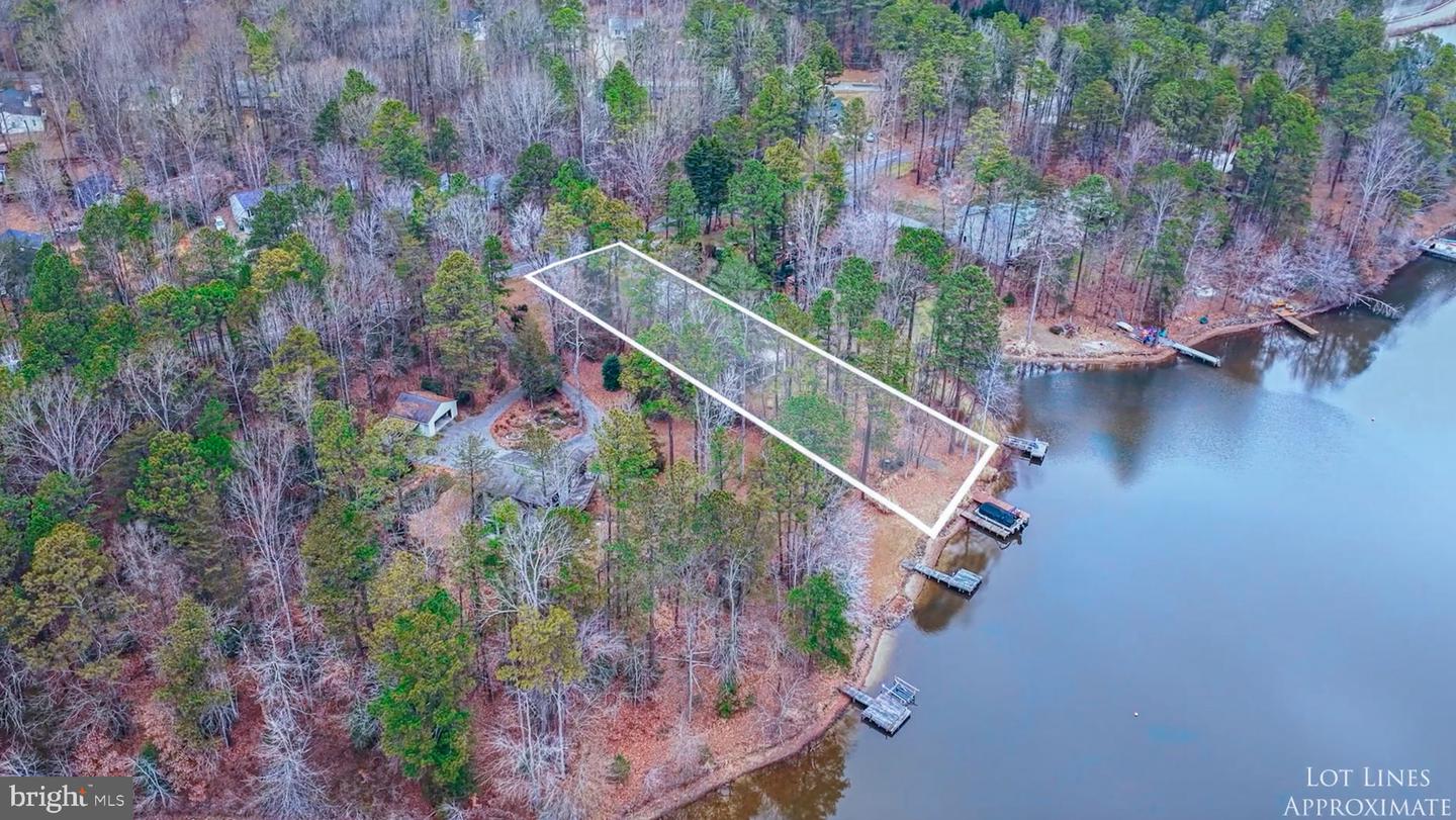 476 LAKE CAROLINE DR, RUTHER GLEN, Virginia 22546, 5 Bedrooms Bedrooms, 8 Rooms Rooms,4 BathroomsBathrooms,Residential,For sale,476 LAKE CAROLINE DR,VACV2009376 MLS # VACV2009376