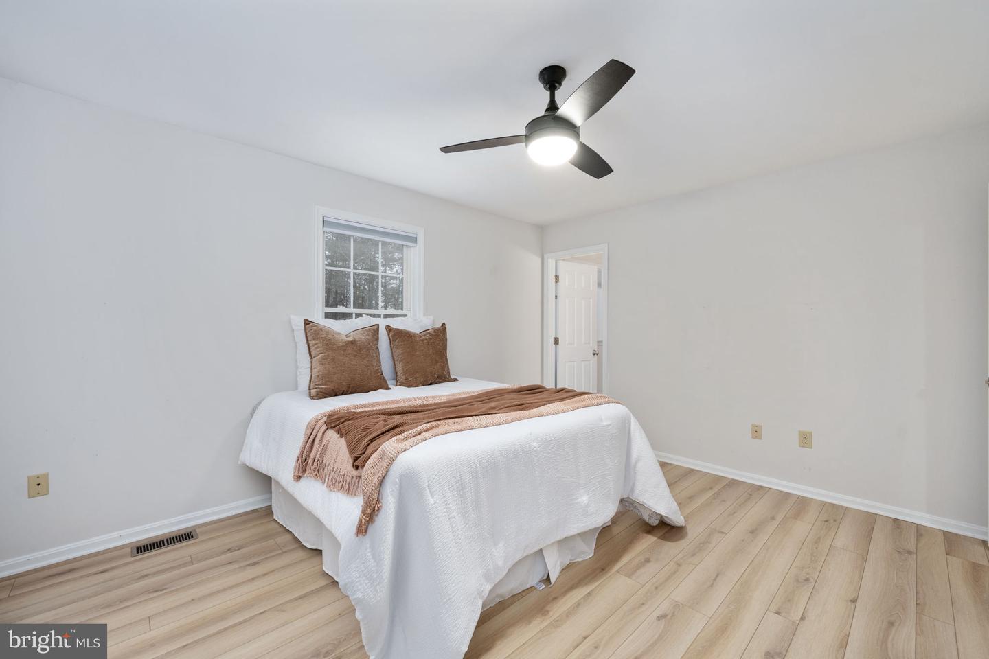 476 LAKE CAROLINE DR, RUTHER GLEN, Virginia 22546, 5 Bedrooms Bedrooms, 8 Rooms Rooms,4 BathroomsBathrooms,Residential,For sale,476 LAKE CAROLINE DR,VACV2009376 MLS # VACV2009376