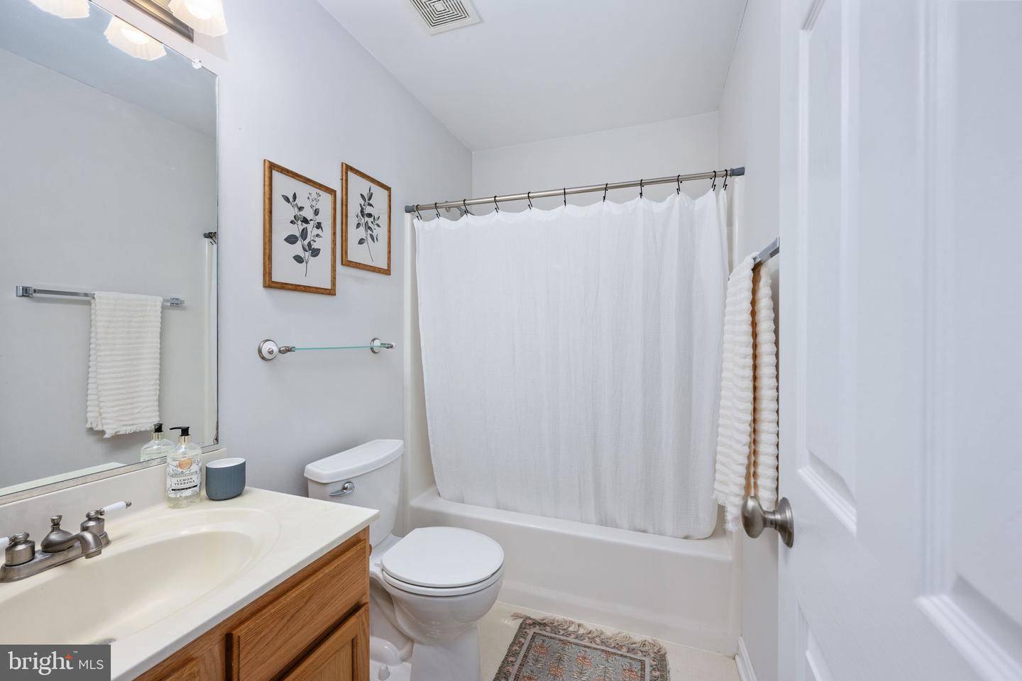 476 LAKE CAROLINE DR, RUTHER GLEN, Virginia 22546, 5 Bedrooms Bedrooms, 8 Rooms Rooms,4 BathroomsBathrooms,Residential,For sale,476 LAKE CAROLINE DR,VACV2009376 MLS # VACV2009376