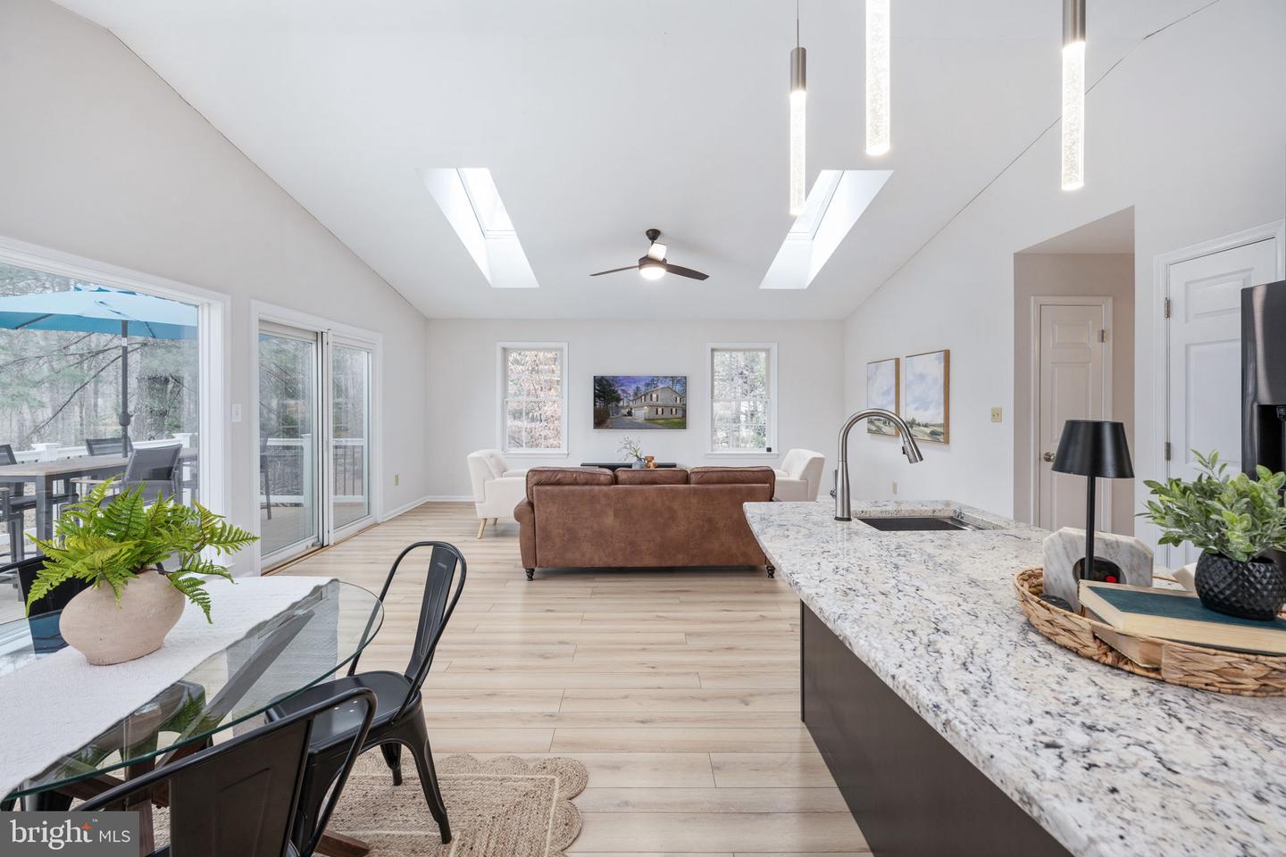 476 LAKE CAROLINE DR, RUTHER GLEN, Virginia 22546, 5 Bedrooms Bedrooms, 8 Rooms Rooms,4 BathroomsBathrooms,Residential,For sale,476 LAKE CAROLINE DR,VACV2009376 MLS # VACV2009376