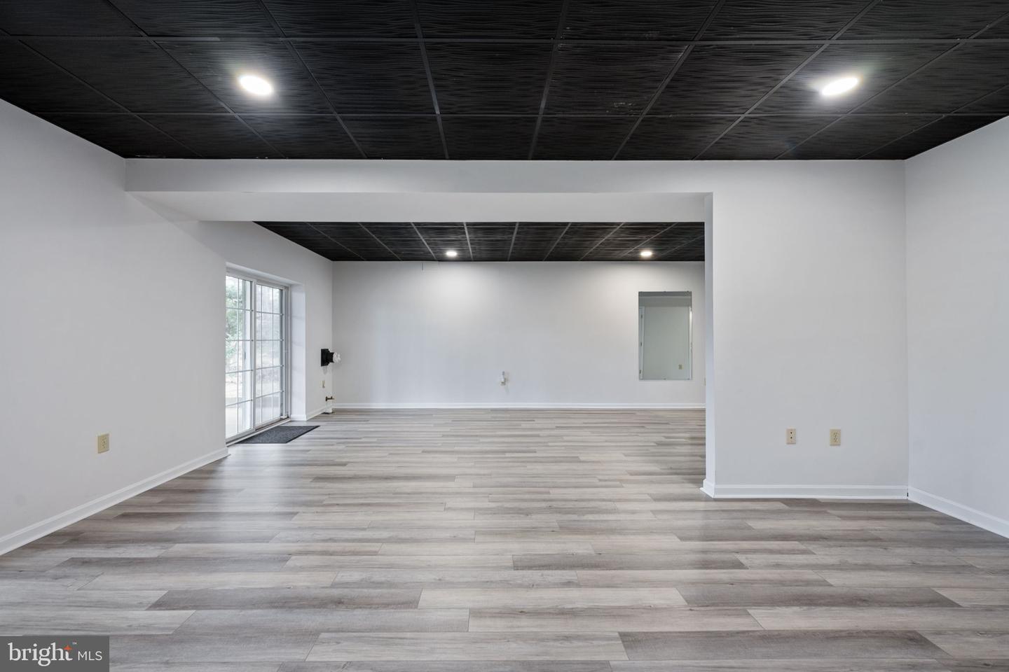 476 LAKE CAROLINE DR, RUTHER GLEN, Virginia 22546, 5 Bedrooms Bedrooms, 8 Rooms Rooms,4 BathroomsBathrooms,Residential,For sale,476 LAKE CAROLINE DR,VACV2009376 MLS # VACV2009376