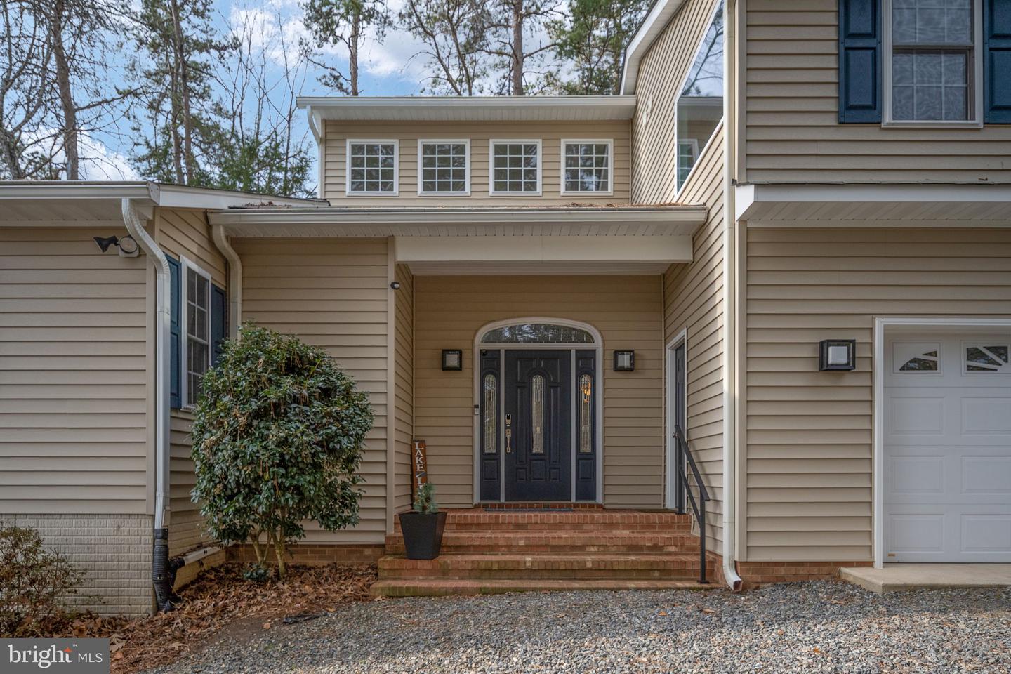 476 LAKE CAROLINE DR, RUTHER GLEN, Virginia 22546, 5 Bedrooms Bedrooms, 8 Rooms Rooms,4 BathroomsBathrooms,Residential,For sale,476 LAKE CAROLINE DR,VACV2009376 MLS # VACV2009376