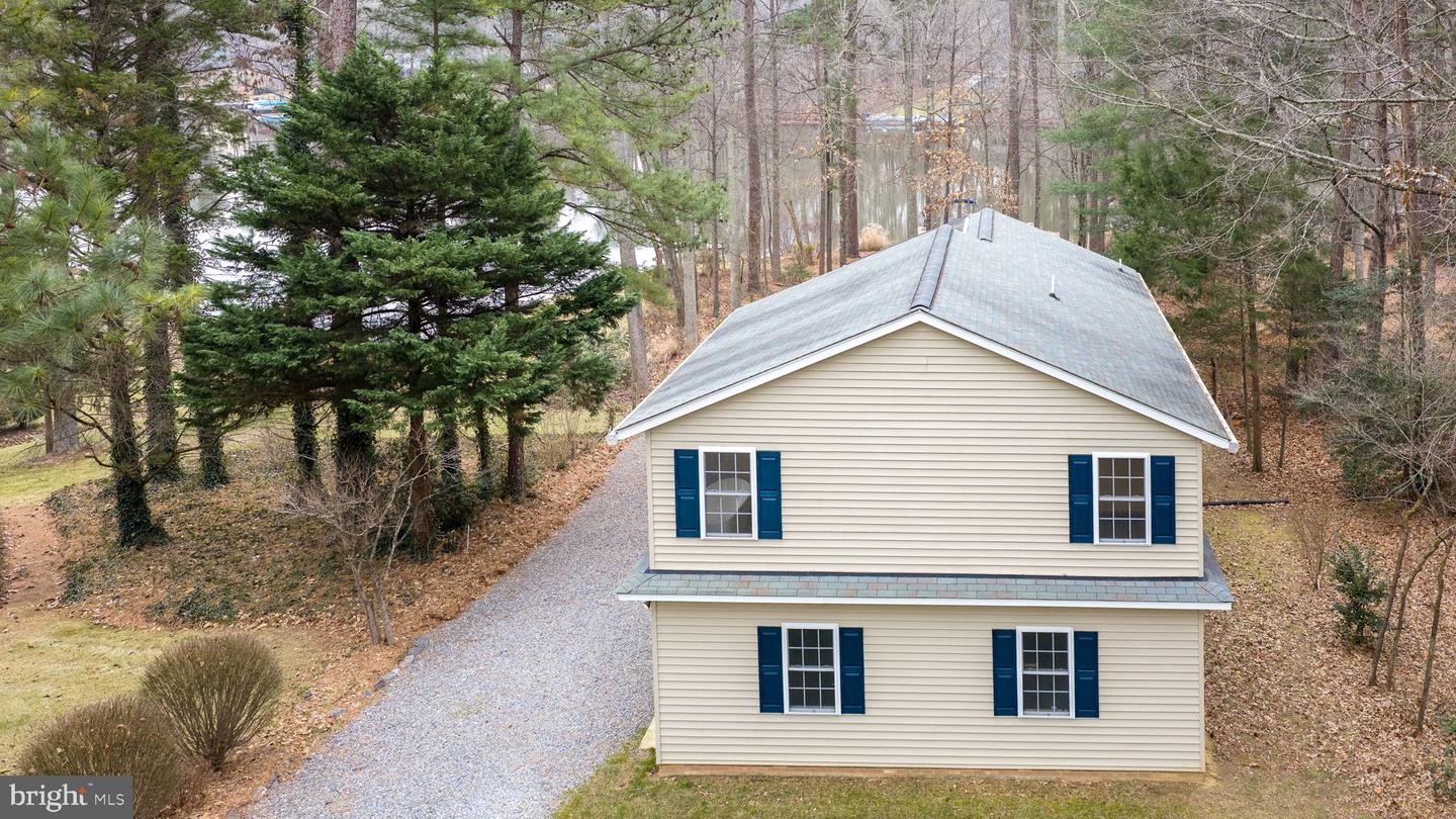 476 LAKE CAROLINE DR, RUTHER GLEN, Virginia 22546, 5 Bedrooms Bedrooms, 8 Rooms Rooms,4 BathroomsBathrooms,Residential,For sale,476 LAKE CAROLINE DR,VACV2009376 MLS # VACV2009376