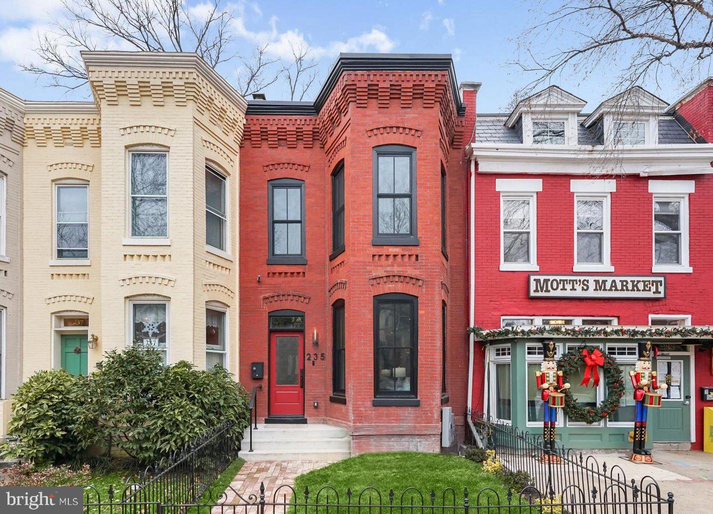 235 12TH ST SE, WASHINGTON, District Of Columbia 20003, 4 Bedrooms Bedrooms, ,3 BathroomsBathrooms,Residential,For sale,235 12TH ST SE,DCDC2240380 MLS # DCDC2240380