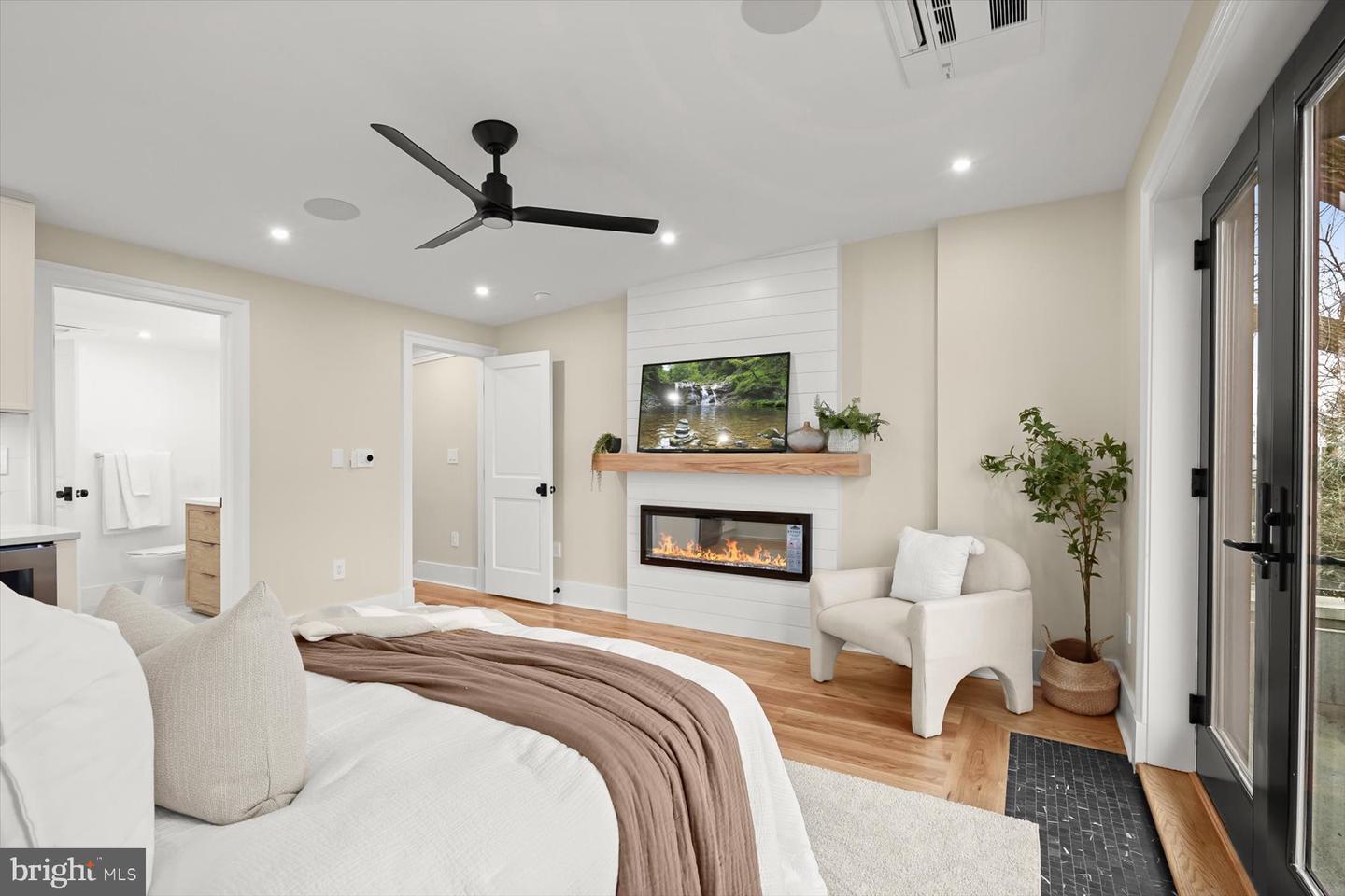 235 12TH ST SE, WASHINGTON, District Of Columbia 20003, 4 Bedrooms Bedrooms, ,3 BathroomsBathrooms,Residential,For sale,235 12TH ST SE,DCDC2240380 MLS # DCDC2240380