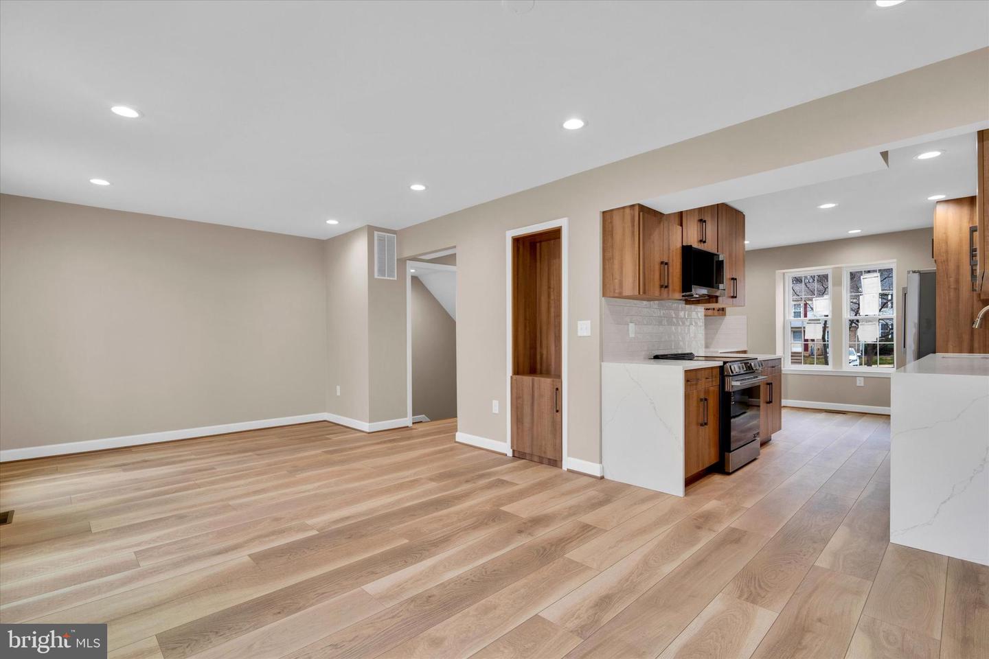 10135 SASSAFRAS WOODS CT, BURKE, Virginia 22015, 3 Bedrooms Bedrooms, ,3 BathroomsBathrooms,Residential,For sale,10135 SASSAFRAS WOODS CT,VAFX2284786 MLS # VAFX2284786