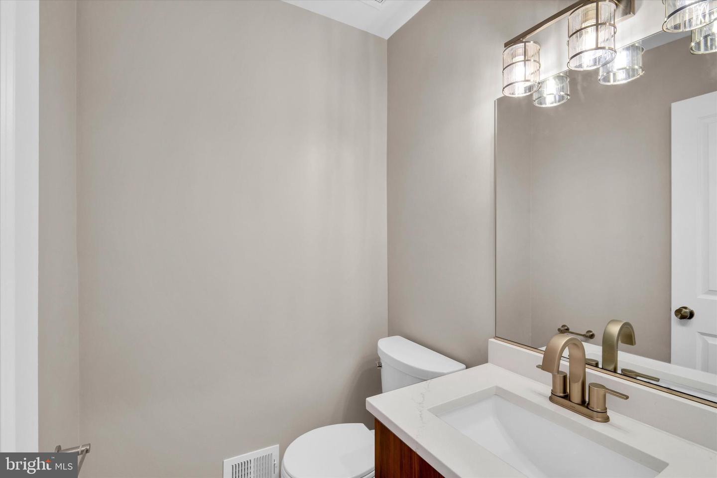 10135 SASSAFRAS WOODS CT, BURKE, Virginia 22015, 3 Bedrooms Bedrooms, ,3 BathroomsBathrooms,Residential,For sale,10135 SASSAFRAS WOODS CT,VAFX2284786 MLS # VAFX2284786