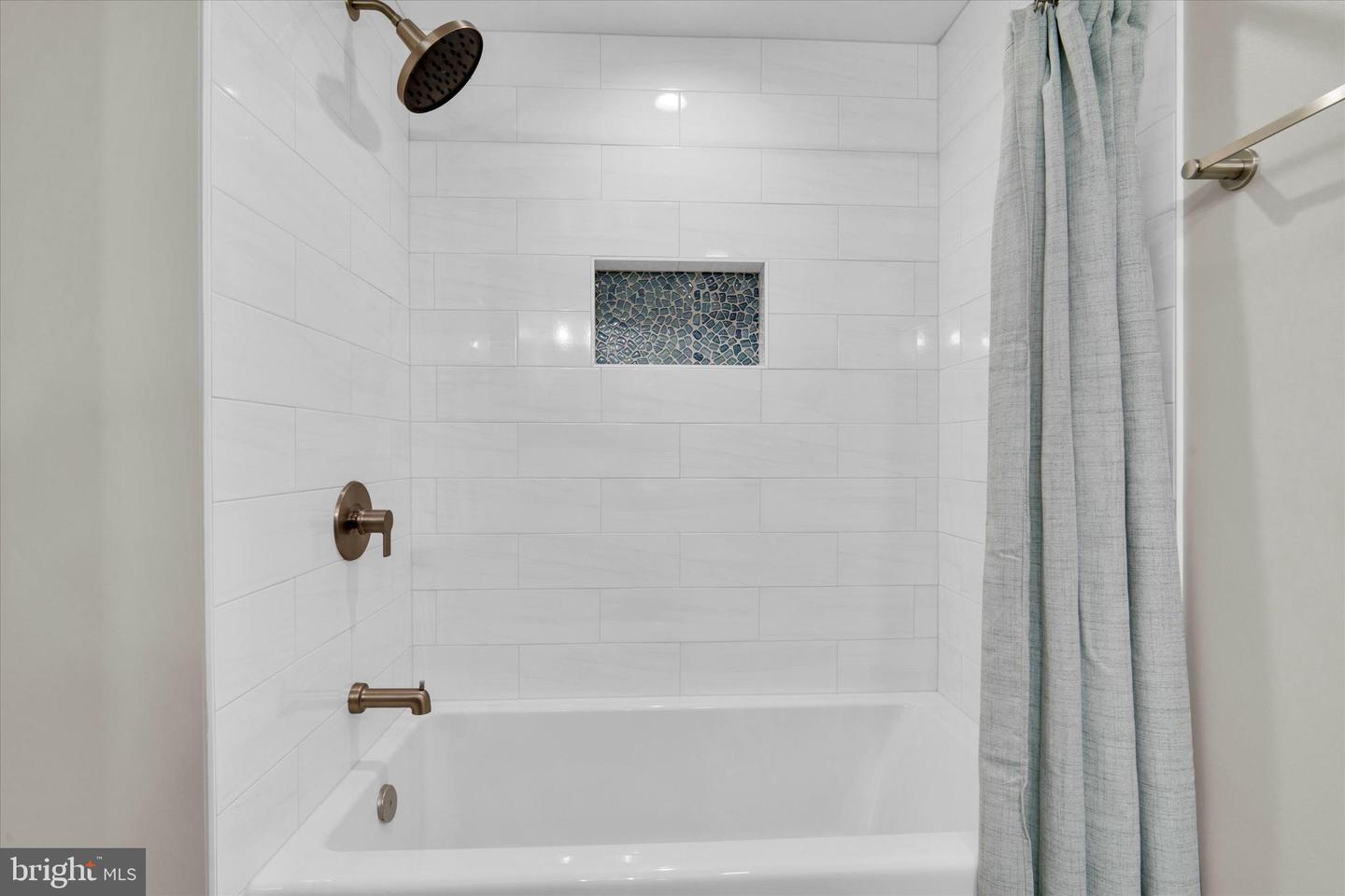 10135 SASSAFRAS WOODS CT, BURKE, Virginia 22015, 3 Bedrooms Bedrooms, ,3 BathroomsBathrooms,Residential,For sale,10135 SASSAFRAS WOODS CT,VAFX2284786 MLS # VAFX2284786