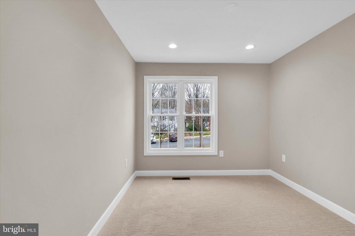 10135 SASSAFRAS WOODS CT, BURKE, Virginia 22015, 3 Bedrooms Bedrooms, ,3 BathroomsBathrooms,Residential,For sale,10135 SASSAFRAS WOODS CT,VAFX2284786 MLS # VAFX2284786