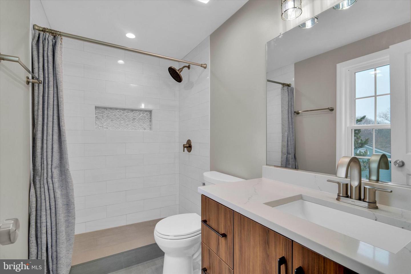 10135 SASSAFRAS WOODS CT, BURKE, Virginia 22015, 3 Bedrooms Bedrooms, ,3 BathroomsBathrooms,Residential,For sale,10135 SASSAFRAS WOODS CT,VAFX2284786 MLS # VAFX2284786