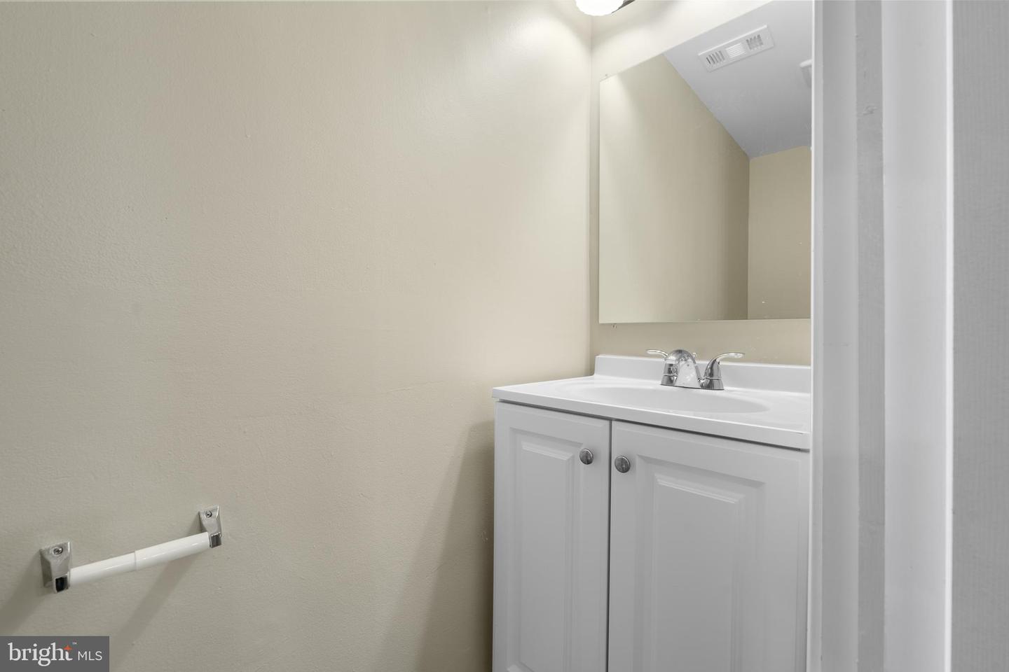 1613 R ST SE, WASHINGTON, District Of Columbia 20020, 4 Bedrooms Bedrooms, ,2 BathroomsBathrooms,Residential,For sale,1613 R ST SE,DCDC2240480 MLS # DCDC2240480