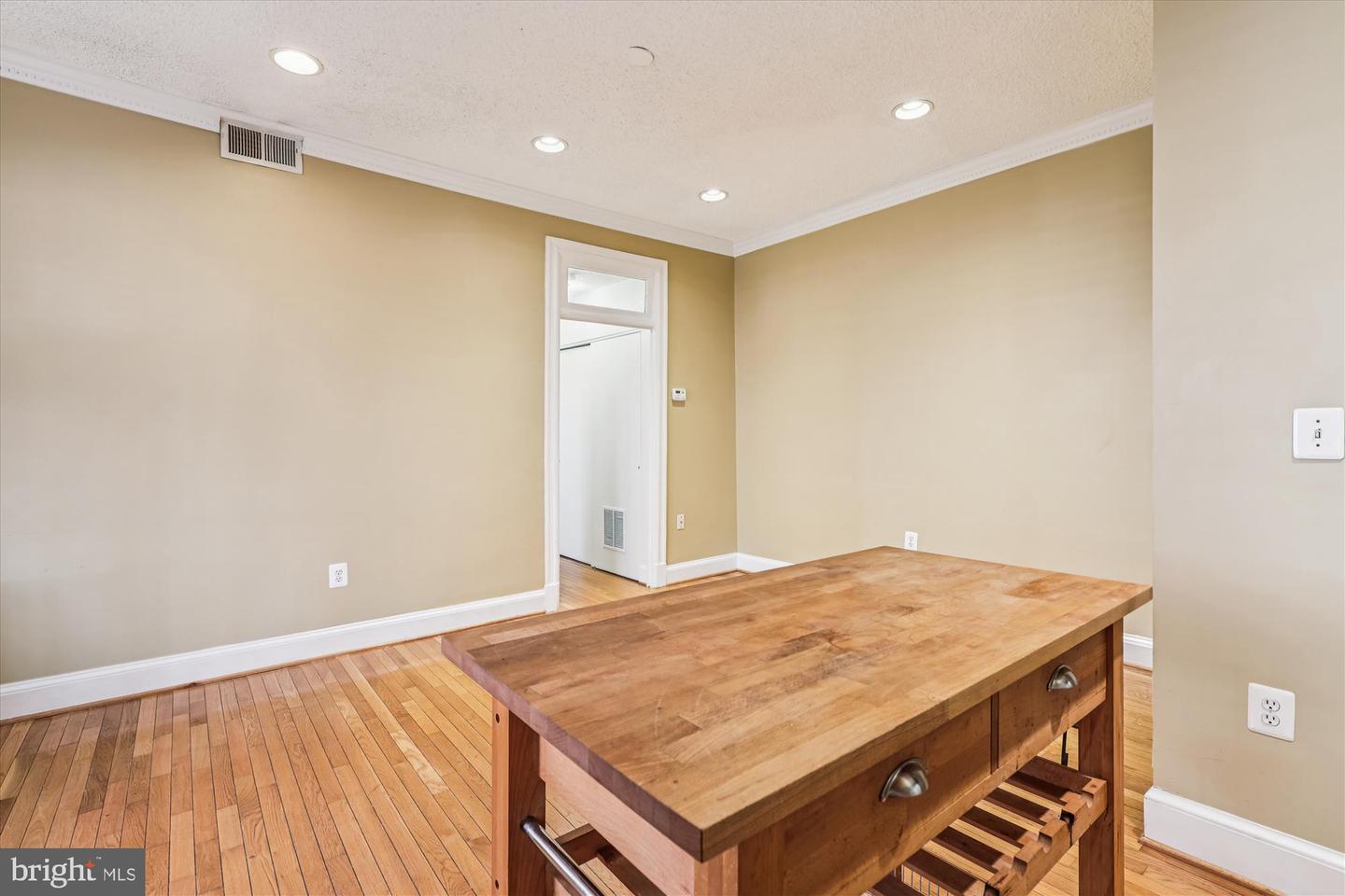 1401 COLUMBIA RD NW #209, WASHINGTON, District Of Columbia 20009, 1 Bedroom Bedrooms, ,1 BathroomBathrooms,Residential,For sale,1401 COLUMBIA RD NW #209,DCDC2240530 MLS # DCDC2240530