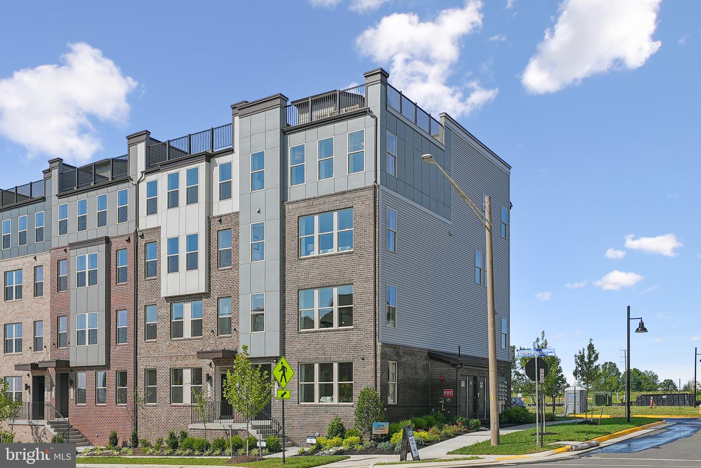 8670 LOVELACE ST, MANASSAS, Virginia 20109, 2 Bedrooms Bedrooms, ,2 BathroomsBathrooms,Residential,For sale,8670 LOVELACE ST,VAPW2110196 MLS # VAPW2110196