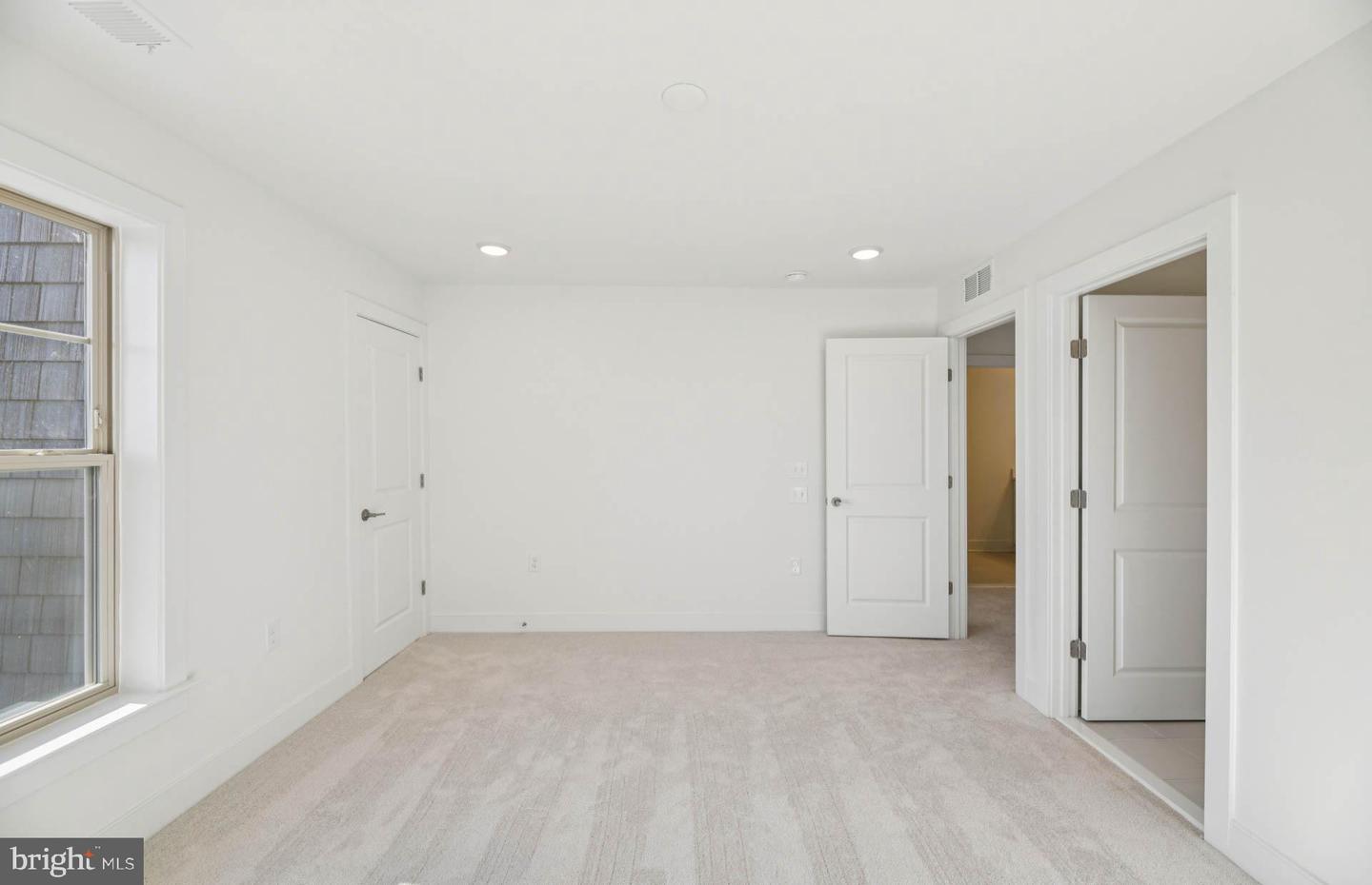 6172 AMBER LN, HAYMARKET, Virginia 20169, 3 Bedrooms Bedrooms, ,3 BathroomsBathrooms,Residential,For sale,6172 AMBER LN,VAPW2110206 MLS # VAPW2110206