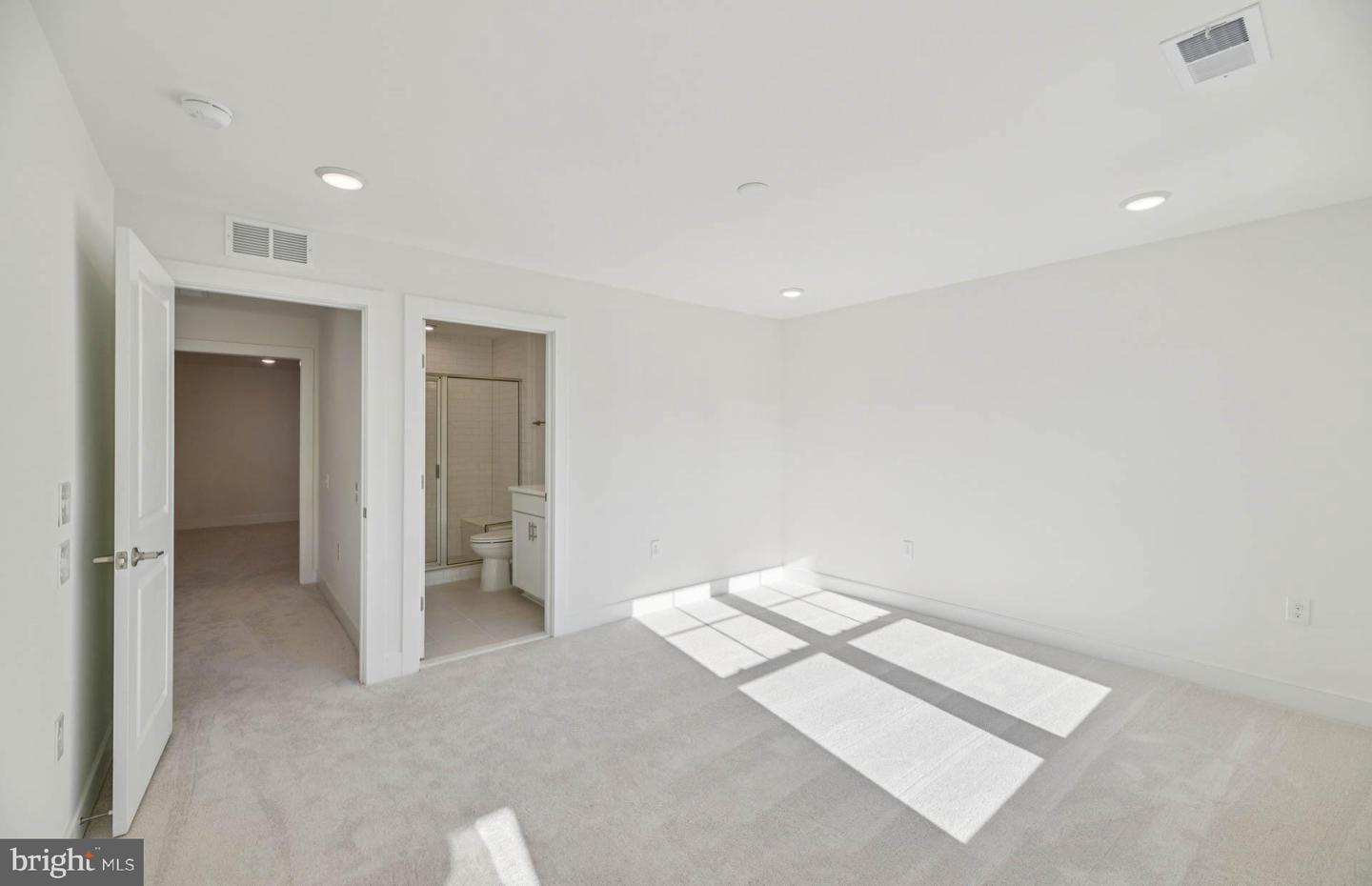 6172 AMBER LN, HAYMARKET, Virginia 20169, 3 Bedrooms Bedrooms, ,3 BathroomsBathrooms,Residential,For sale,6172 AMBER LN,VAPW2110206 MLS # VAPW2110206