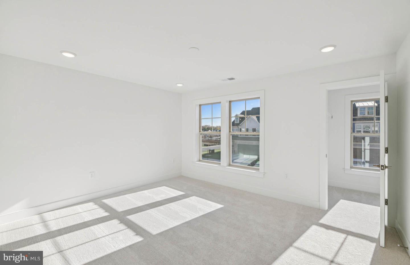 6172 AMBER LN, HAYMARKET, Virginia 20169, 3 Bedrooms Bedrooms, ,3 BathroomsBathrooms,Residential,For sale,6172 AMBER LN,VAPW2110206 MLS # VAPW2110206